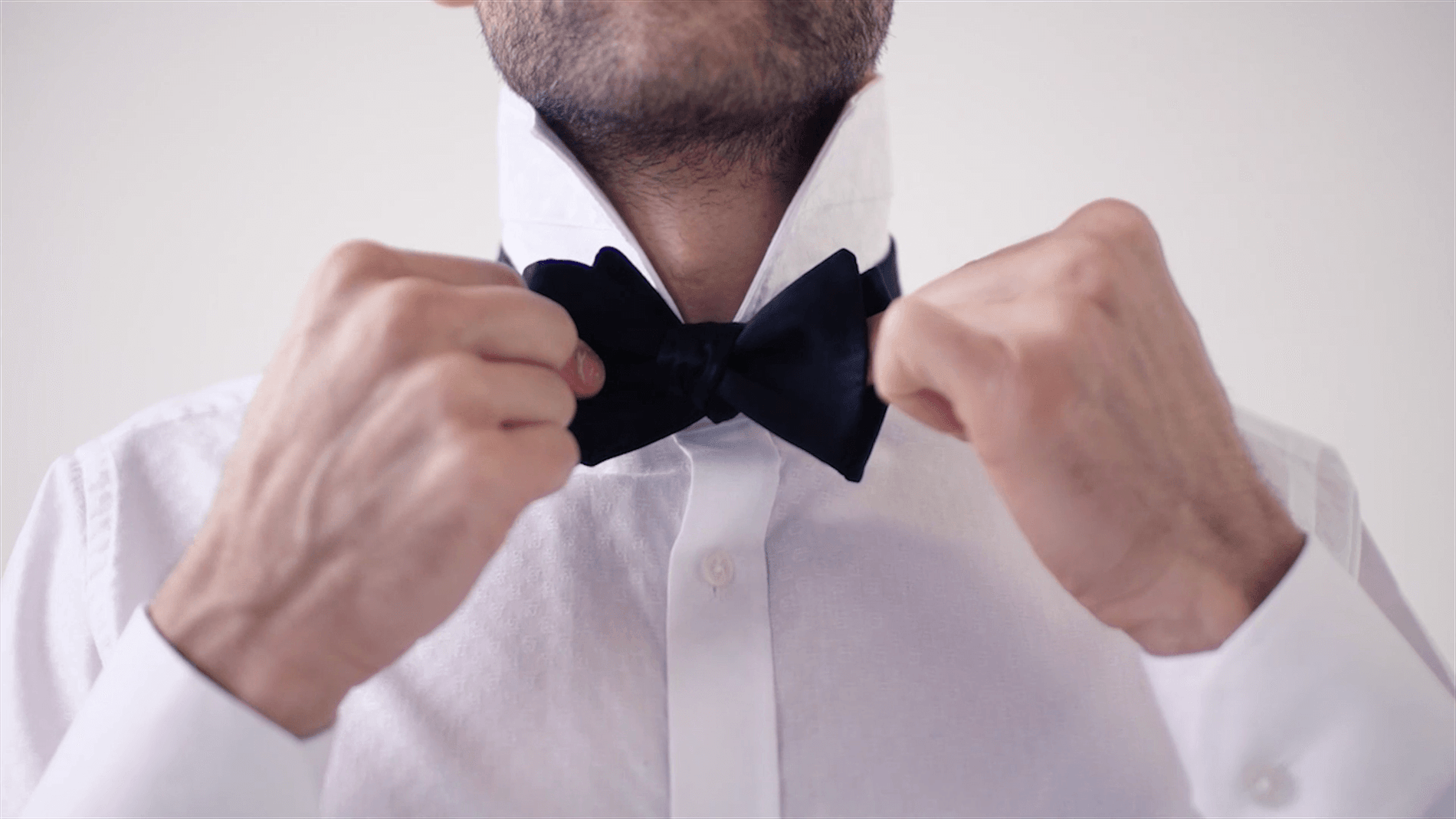 VIDEO: Style Guide – Ako si uviazať motýlika