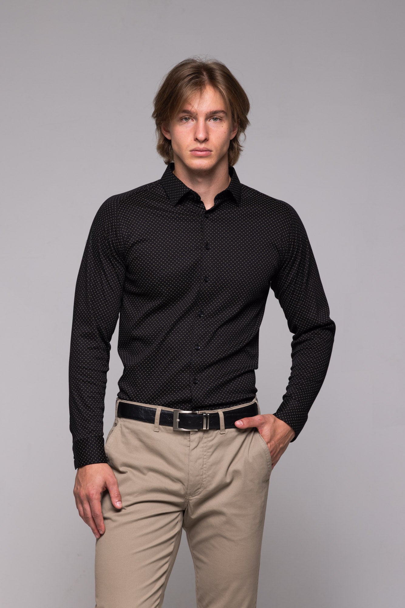 Čierna strečová Extra Slim Fit košeľa s béžovým vzorom