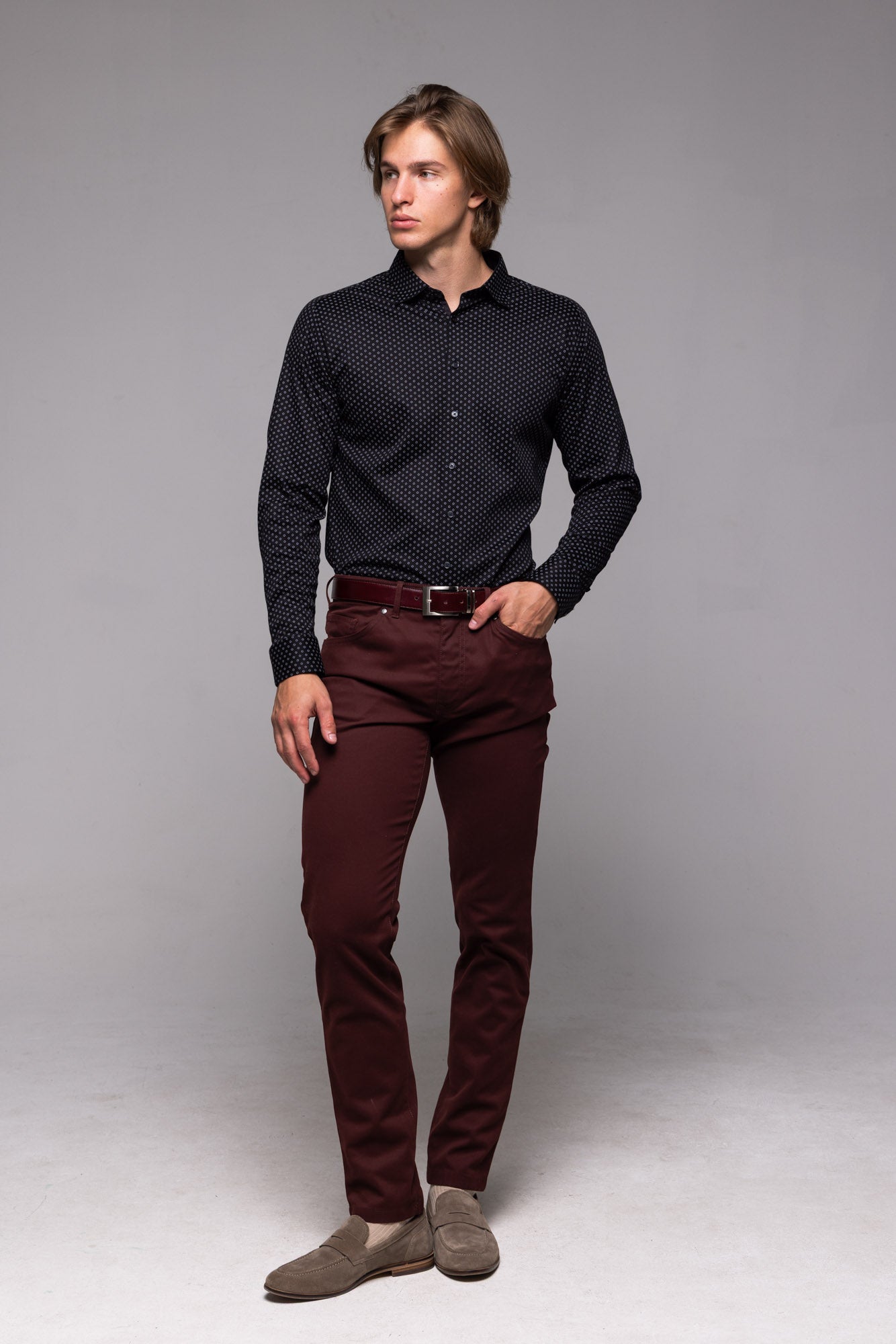 Čierná strečová Extra Slim Fit košeľa so vzorom