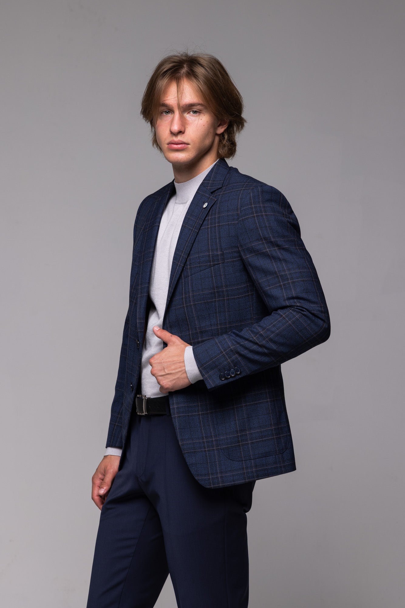 Modré vlnené sako so sivým károm