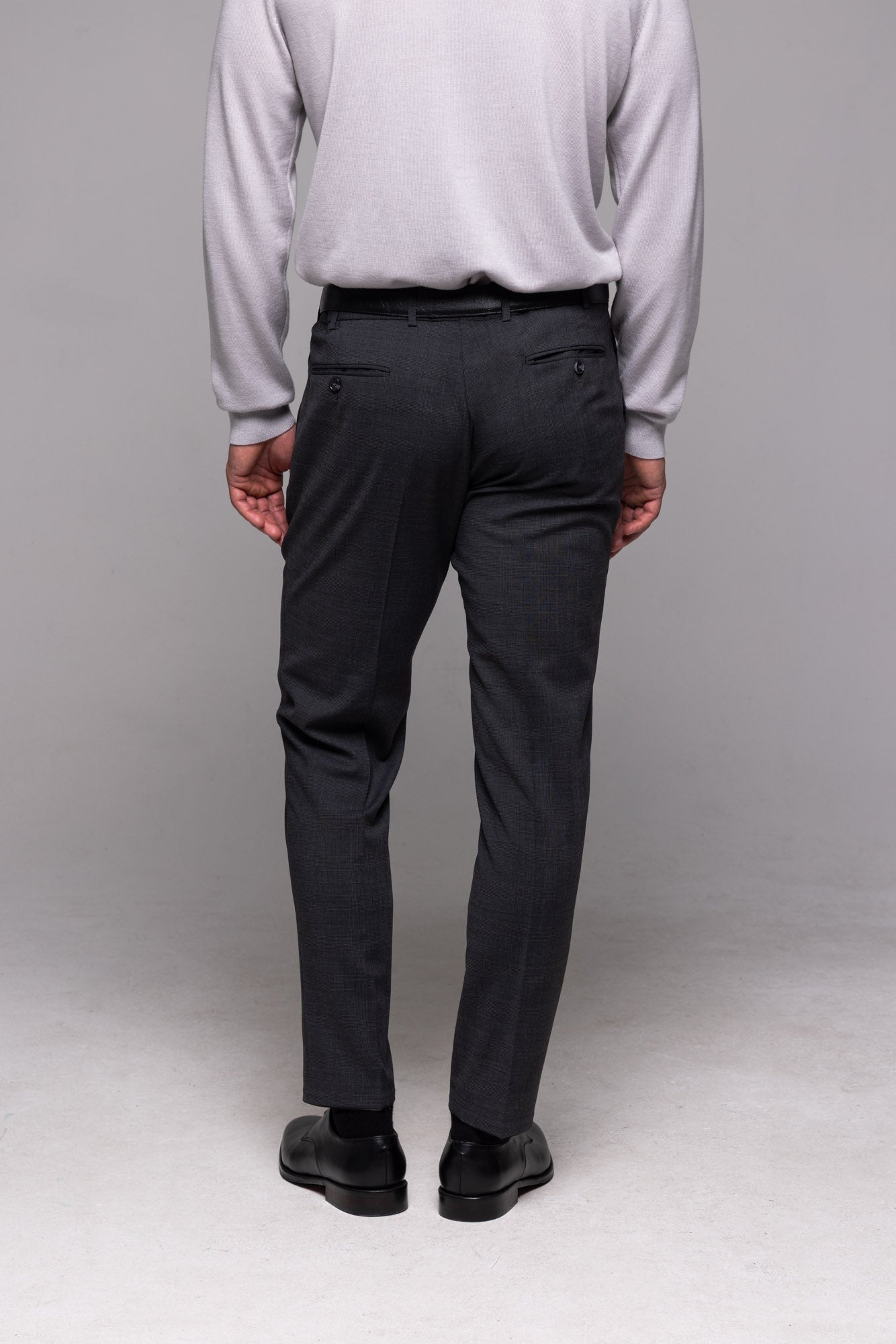 Šedý Slim Fit oblek so sivým károm