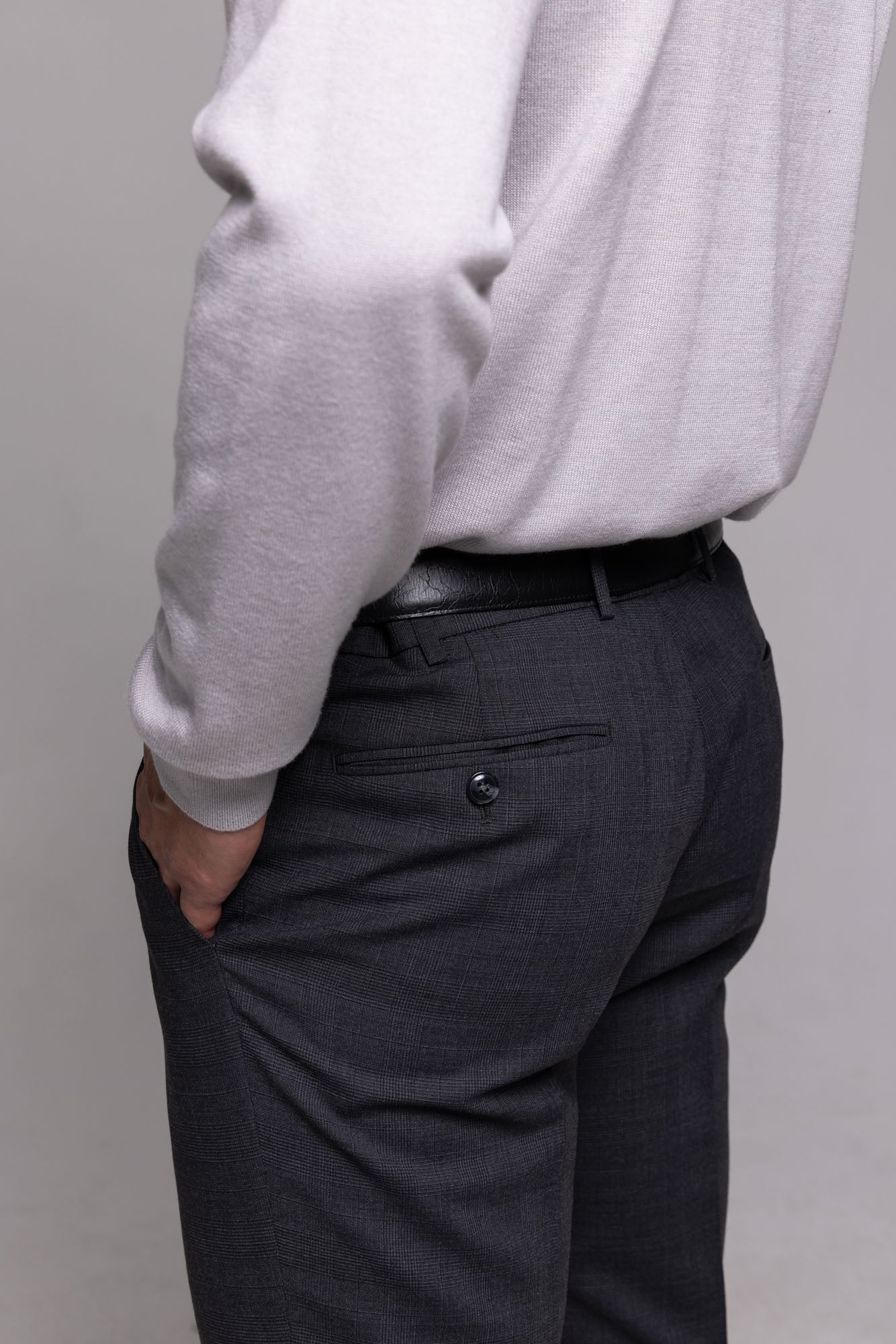 Šedý Slim Fit oblek so sivým károm