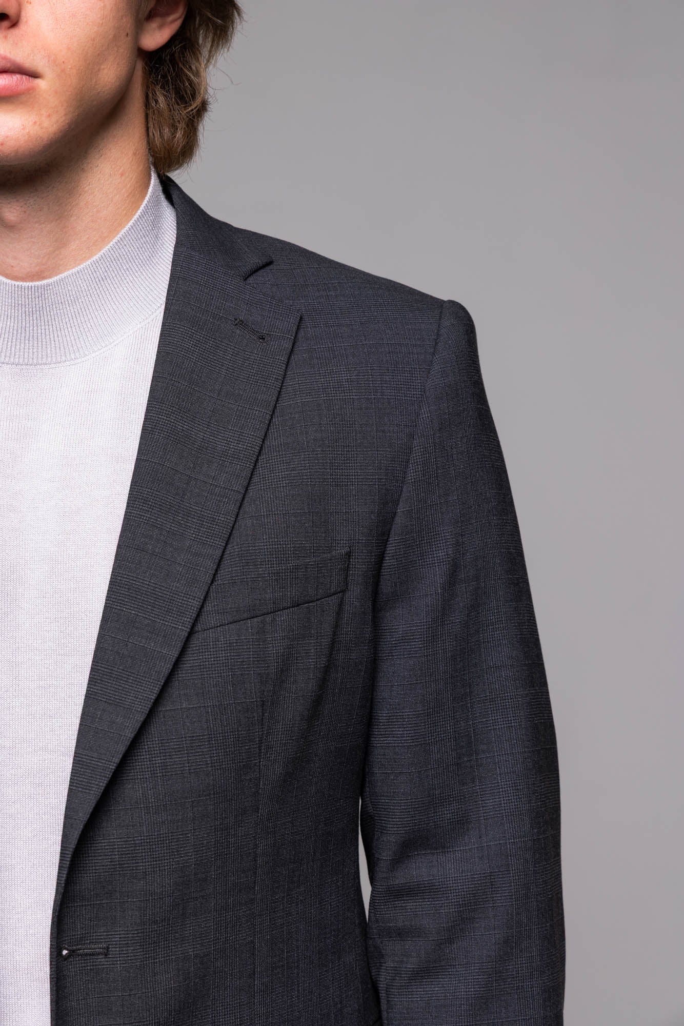 Šedý Slim Fit oblek so sivým károm- nadmerné veľkosti