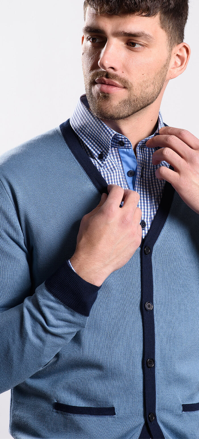 Bledomodrý bavlnený sveter