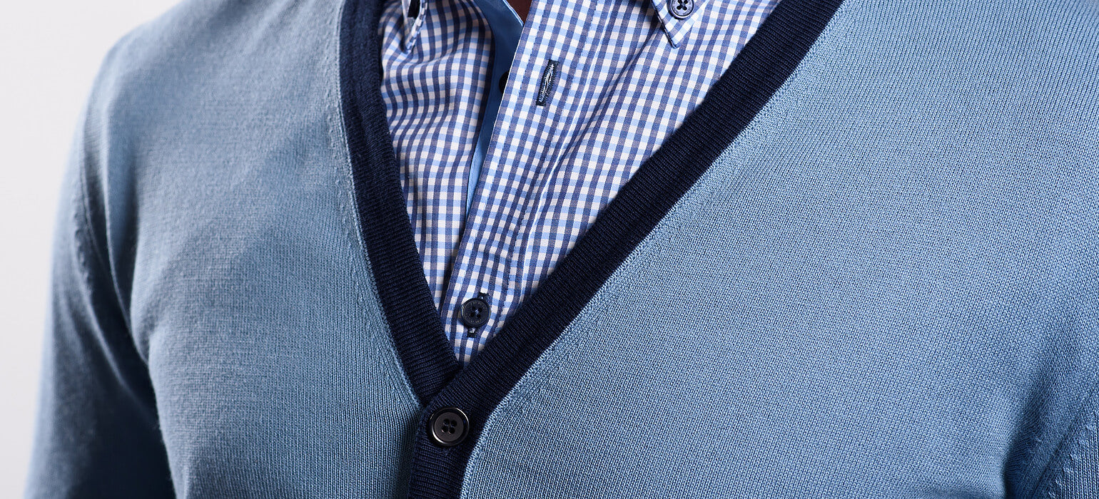 Bledomodrý bavlnený sveter