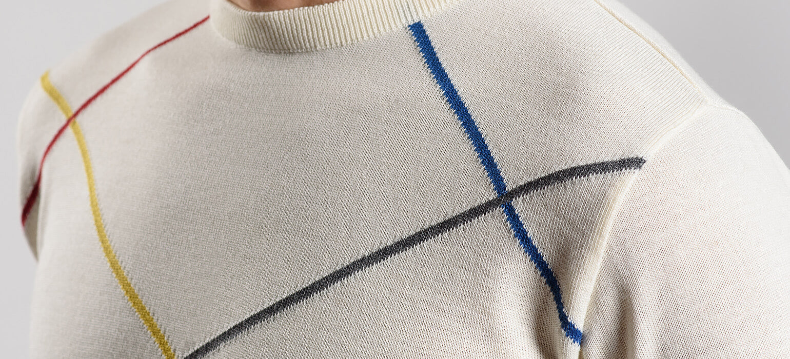 Krémový pulóver so vzorom