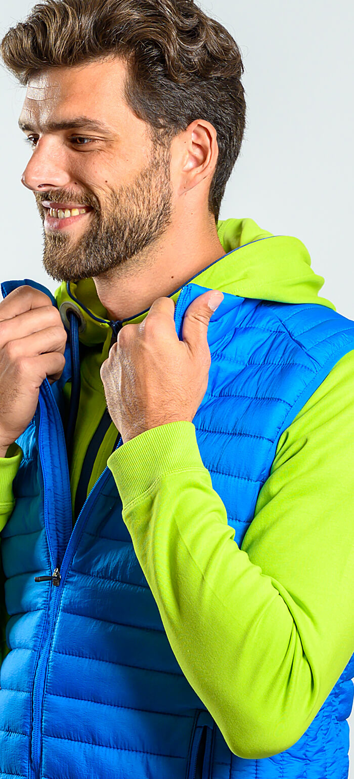 Modrá prešívaná vesta