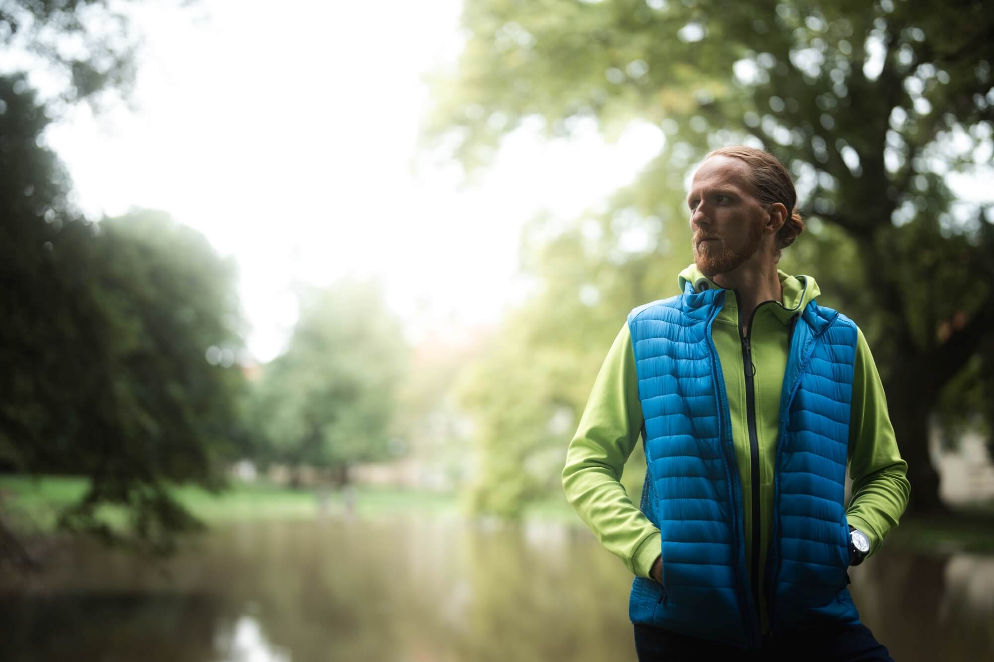 Modrá prešívaná vesta