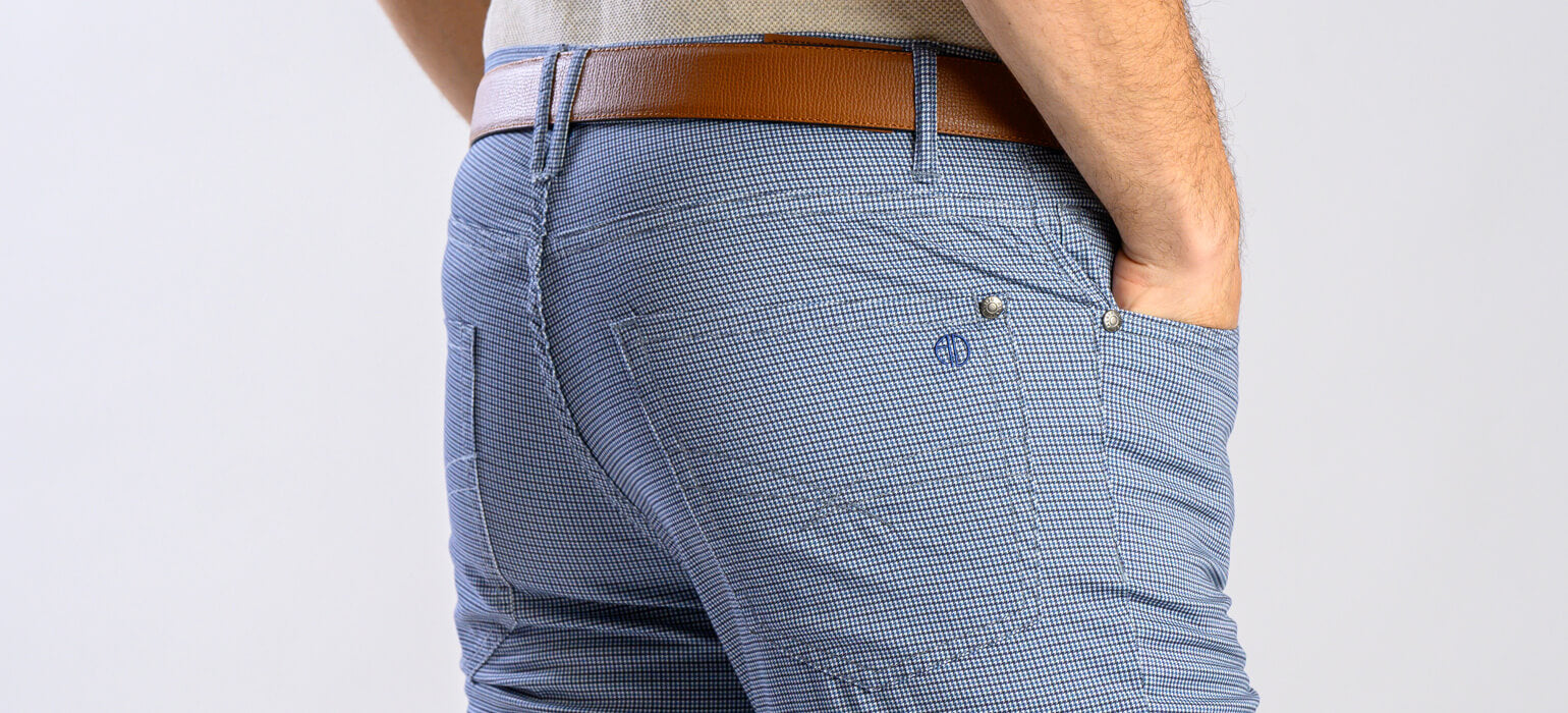 Modro-sivé voľnočasové nohavice so vzorom kohútej stopy