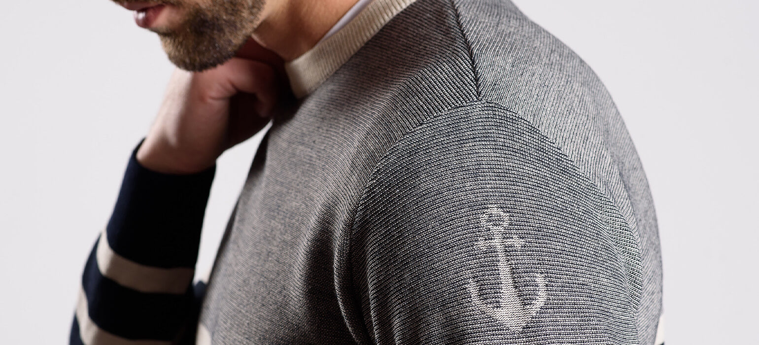 Prúžkovaný pulóver z vlnenej zmesi