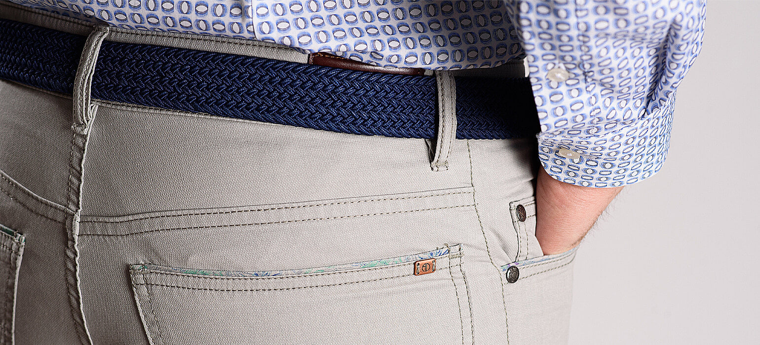 Tenké bledošedé džínsy