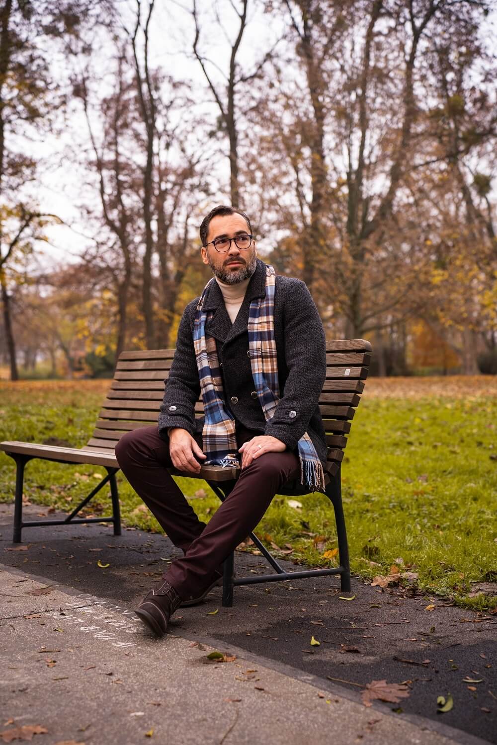 Tmavohnedé bavlnené džínsy