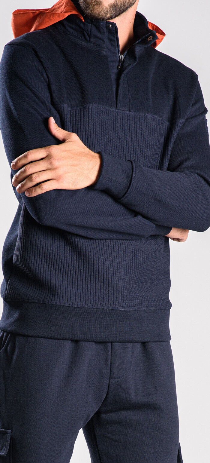 Tmavomodré kapsáčové teplákové nohavice