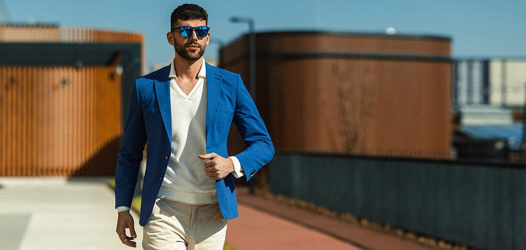 Pulóver, ktorý sa hodí k teplákom aj k obleku