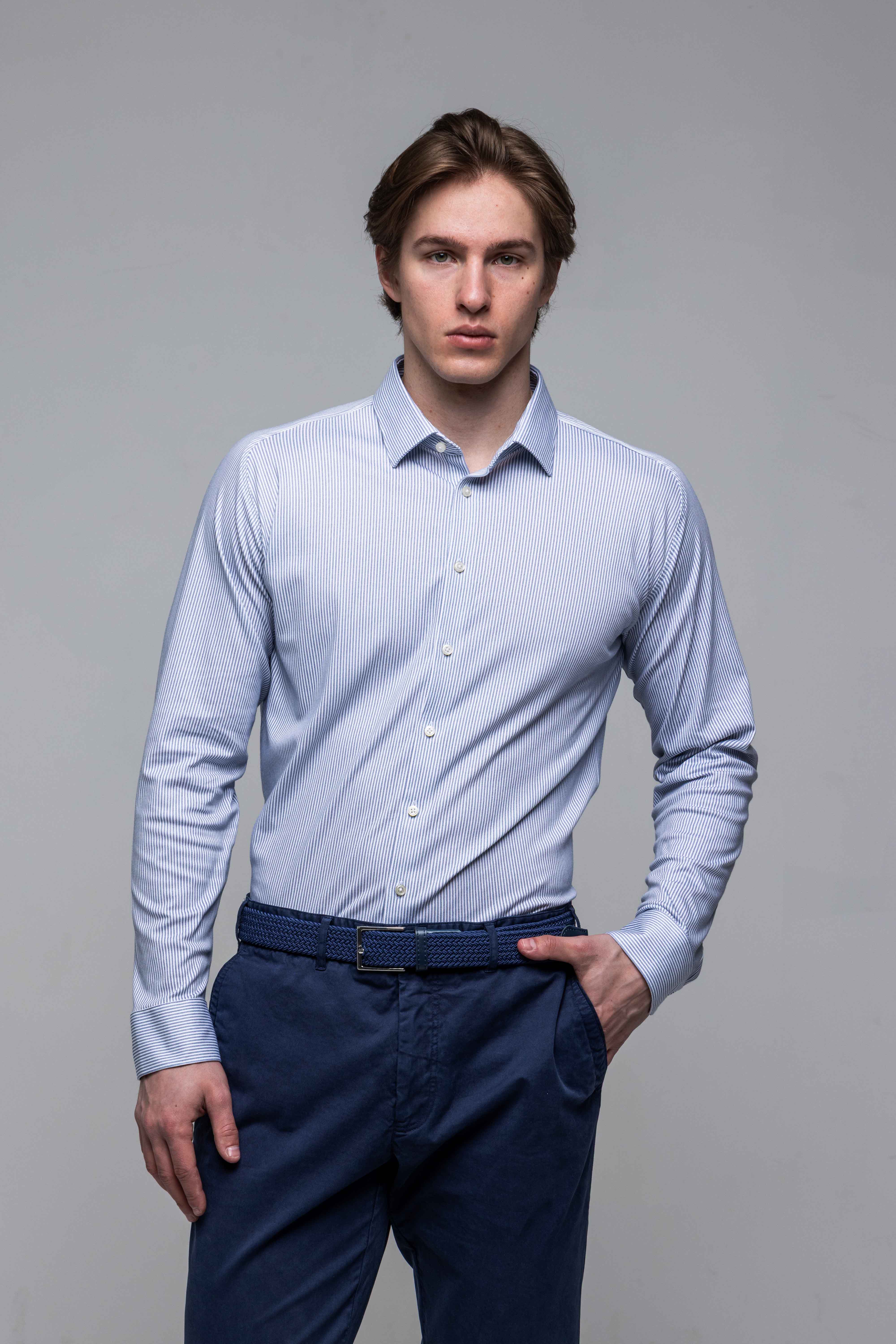 Biela strečová Extra Slim Fit košeľa s modrými pásikmi