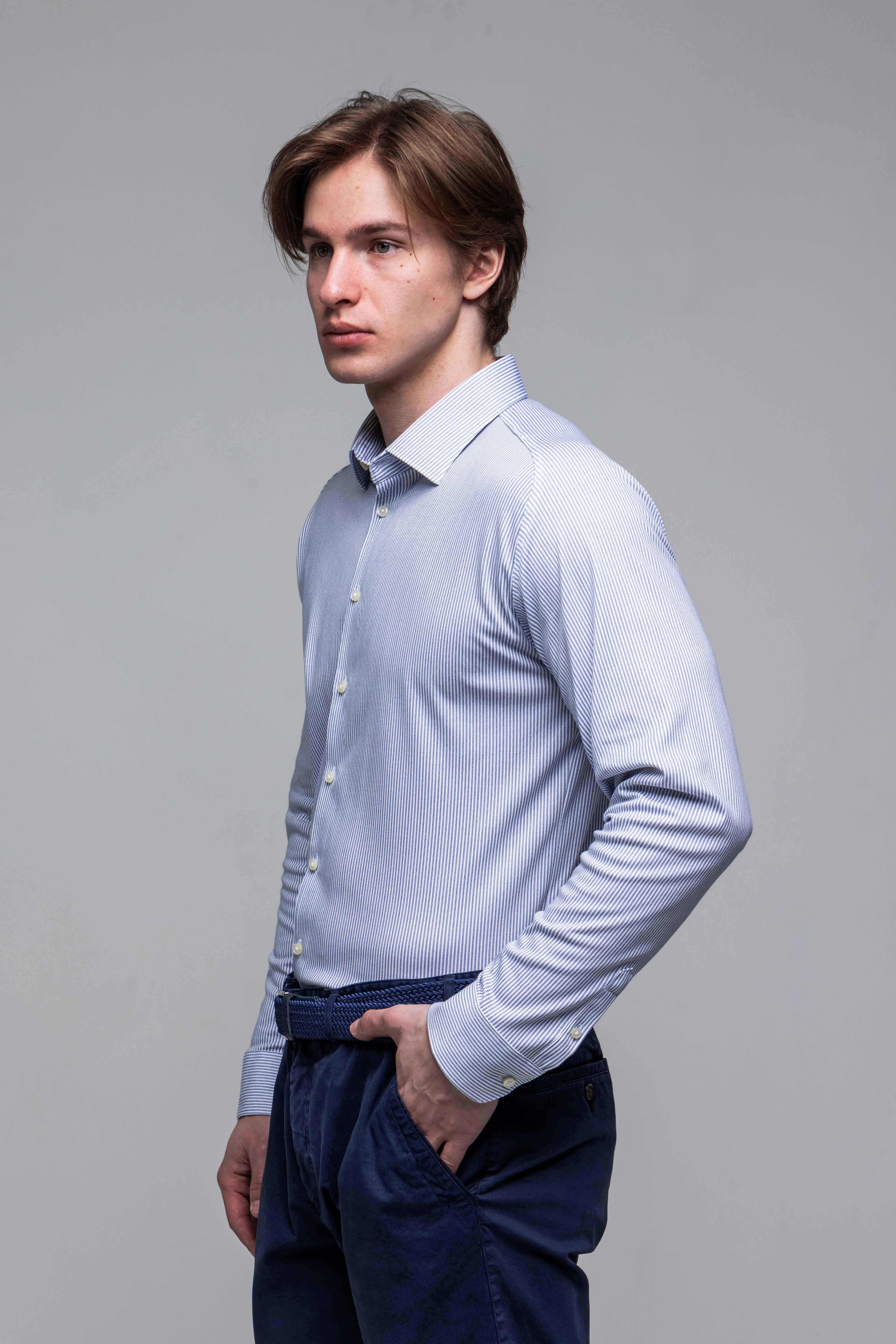 Biela strečová Extra Slim Fit košeľa s modrými pásikmi