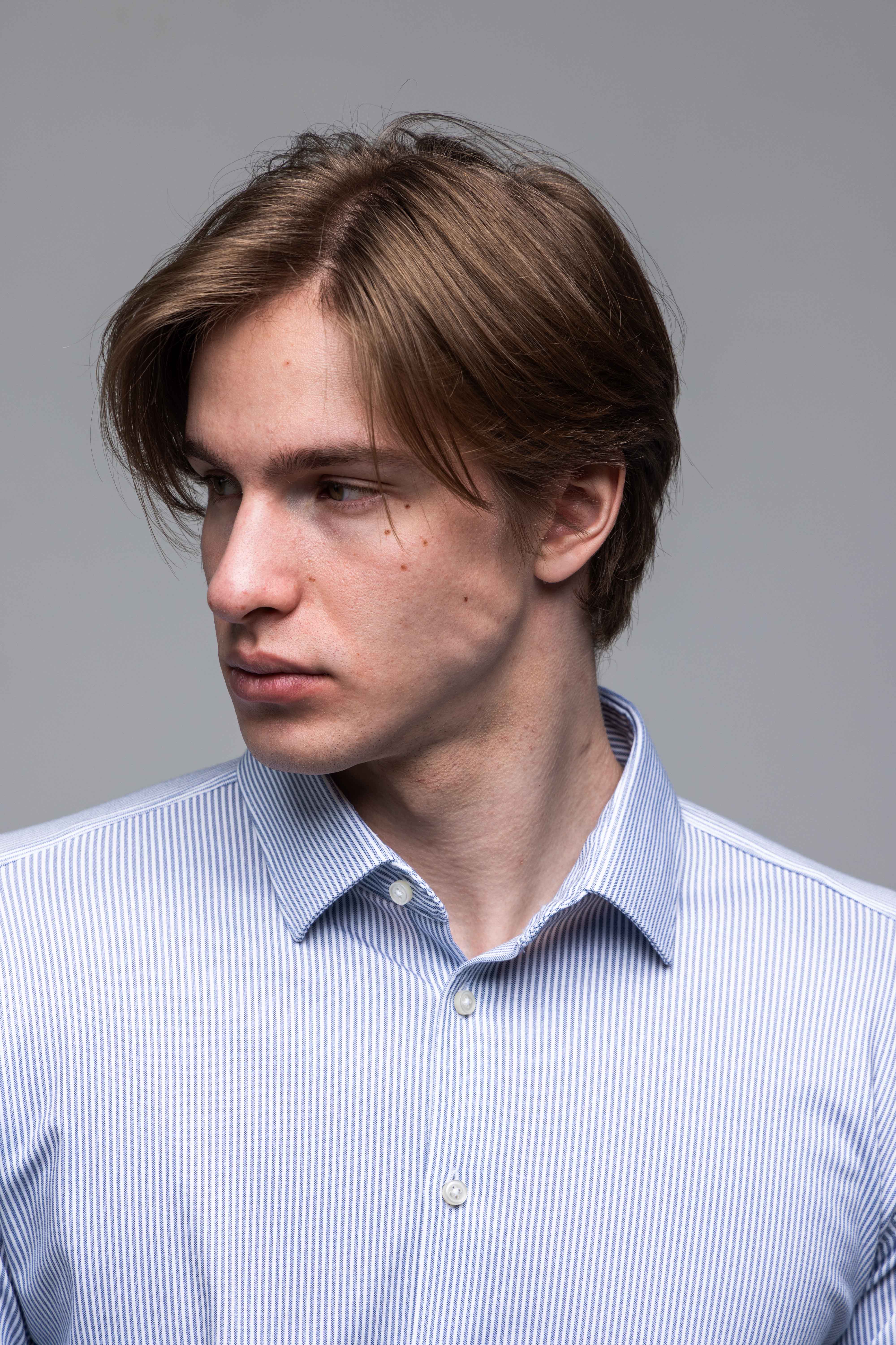 Biela strečová Extra Slim Fit košeľa s modrými pásikmi