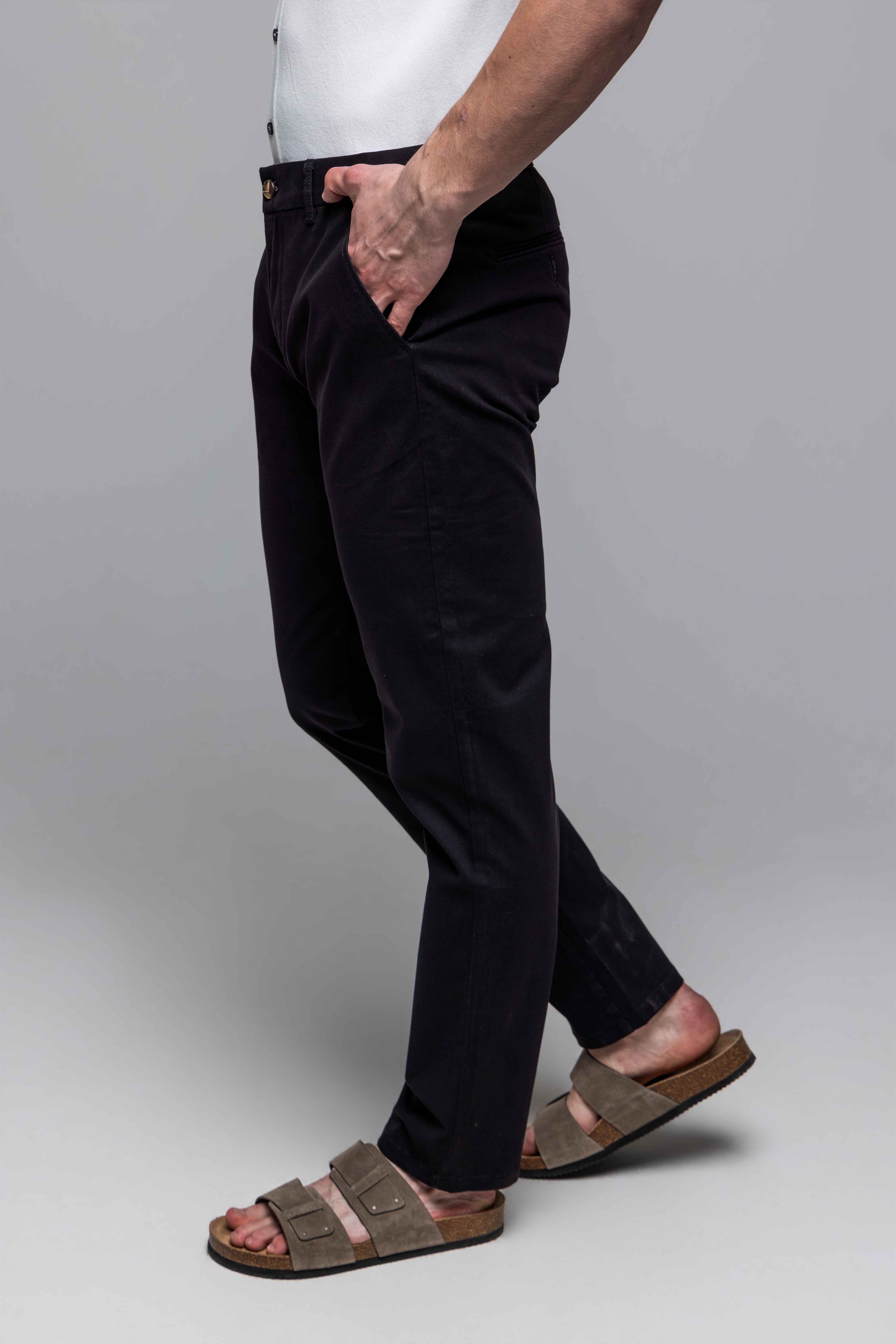 Čierne chinos nohavice