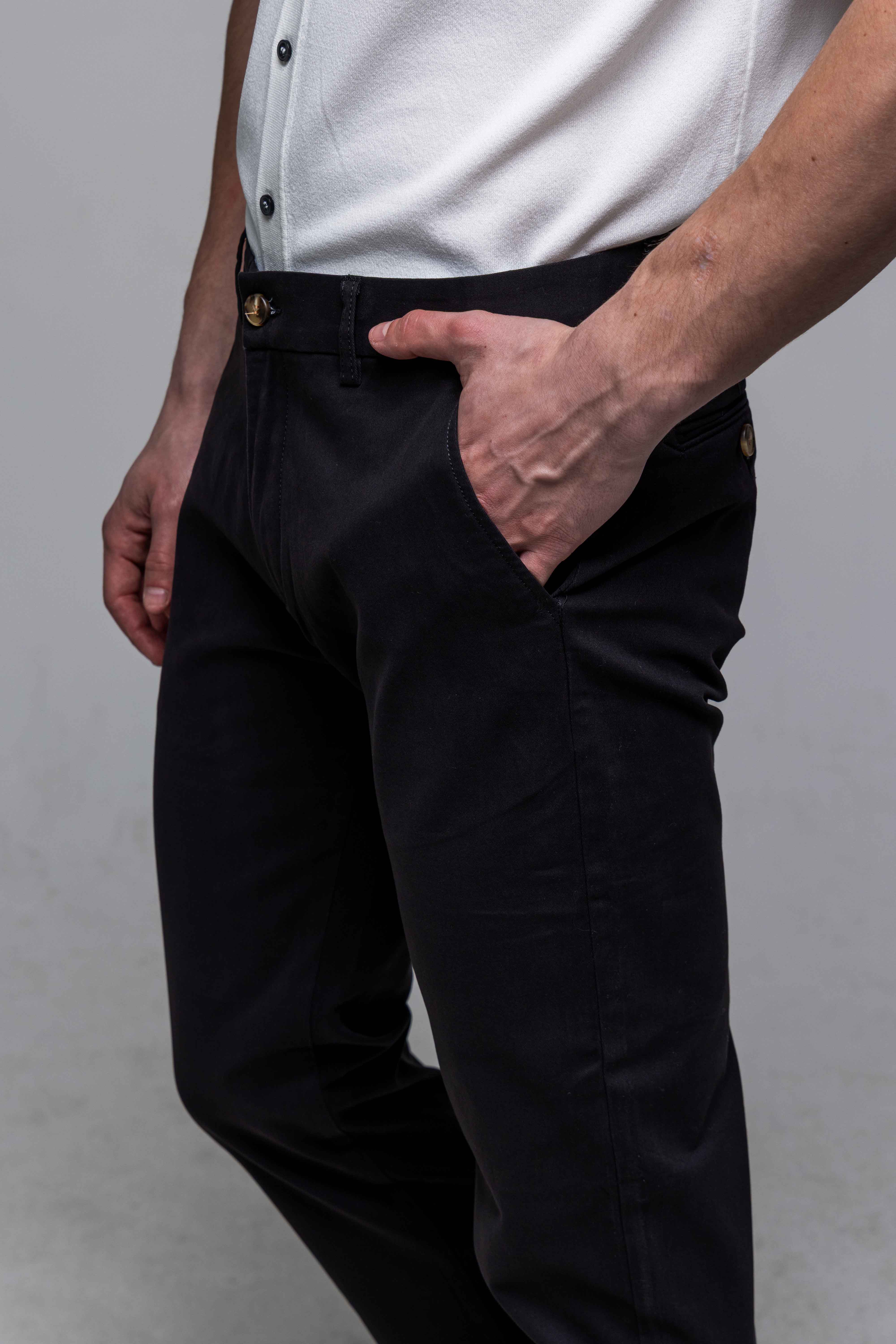 Čierne chinos nohavice