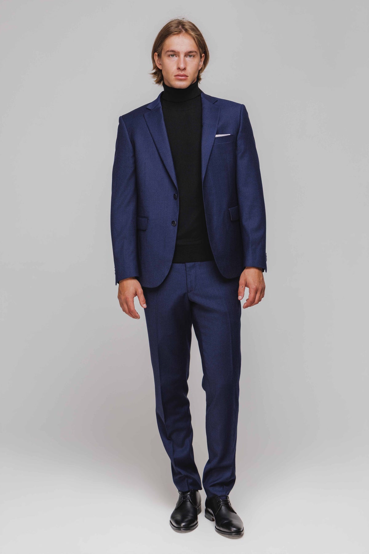 Modrý Slim Fit oblek s čiernymi akcentmi