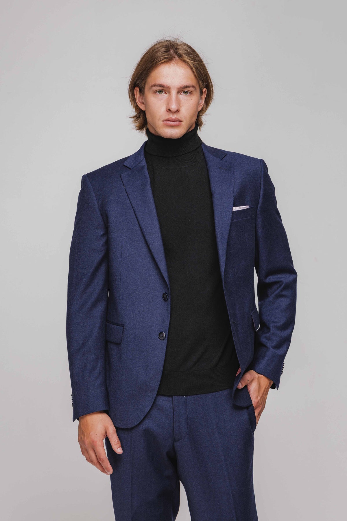 Modrý Slim Fit oblek s čiernymi akcentmi