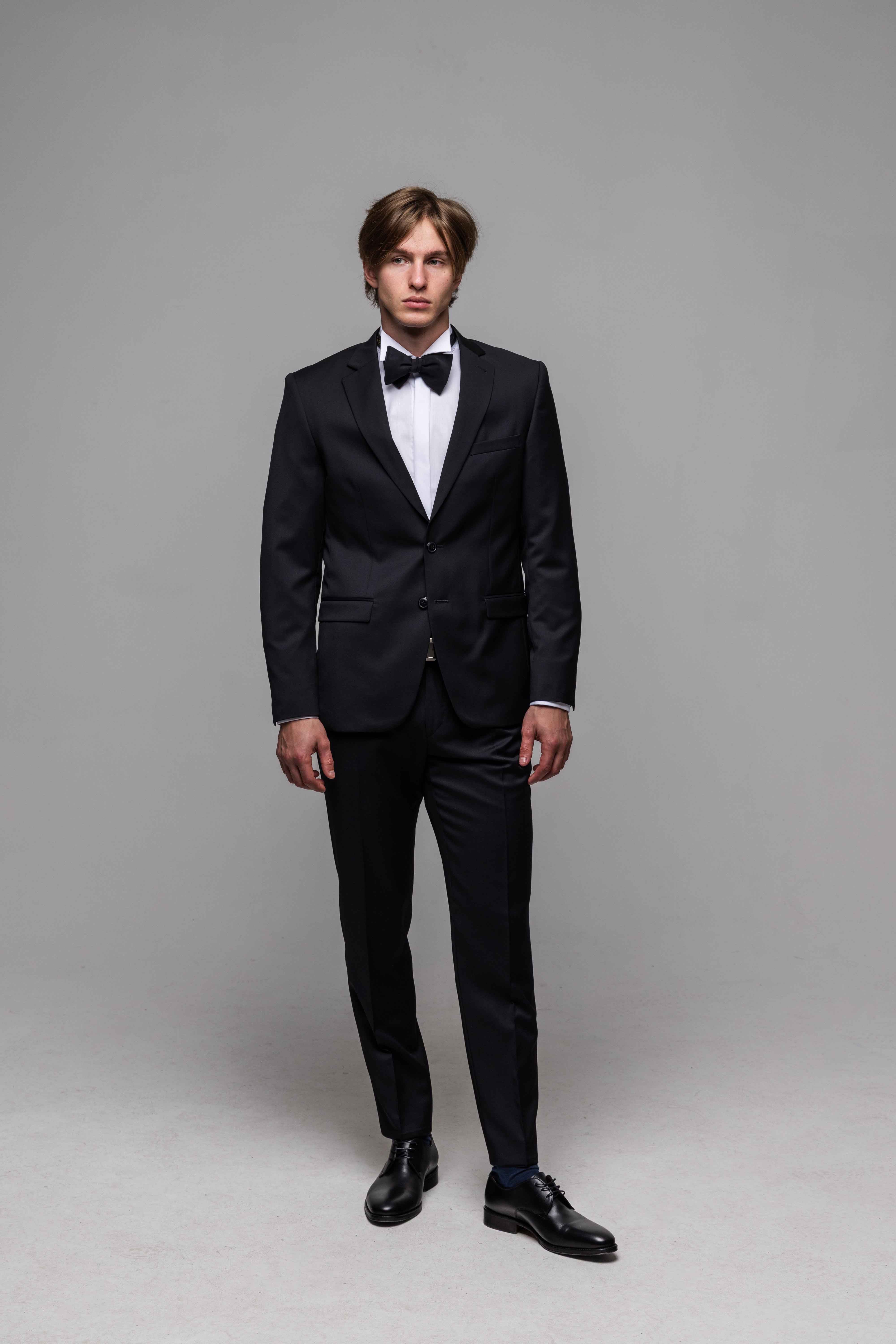 Čierny Slim Fit vlnený oblek