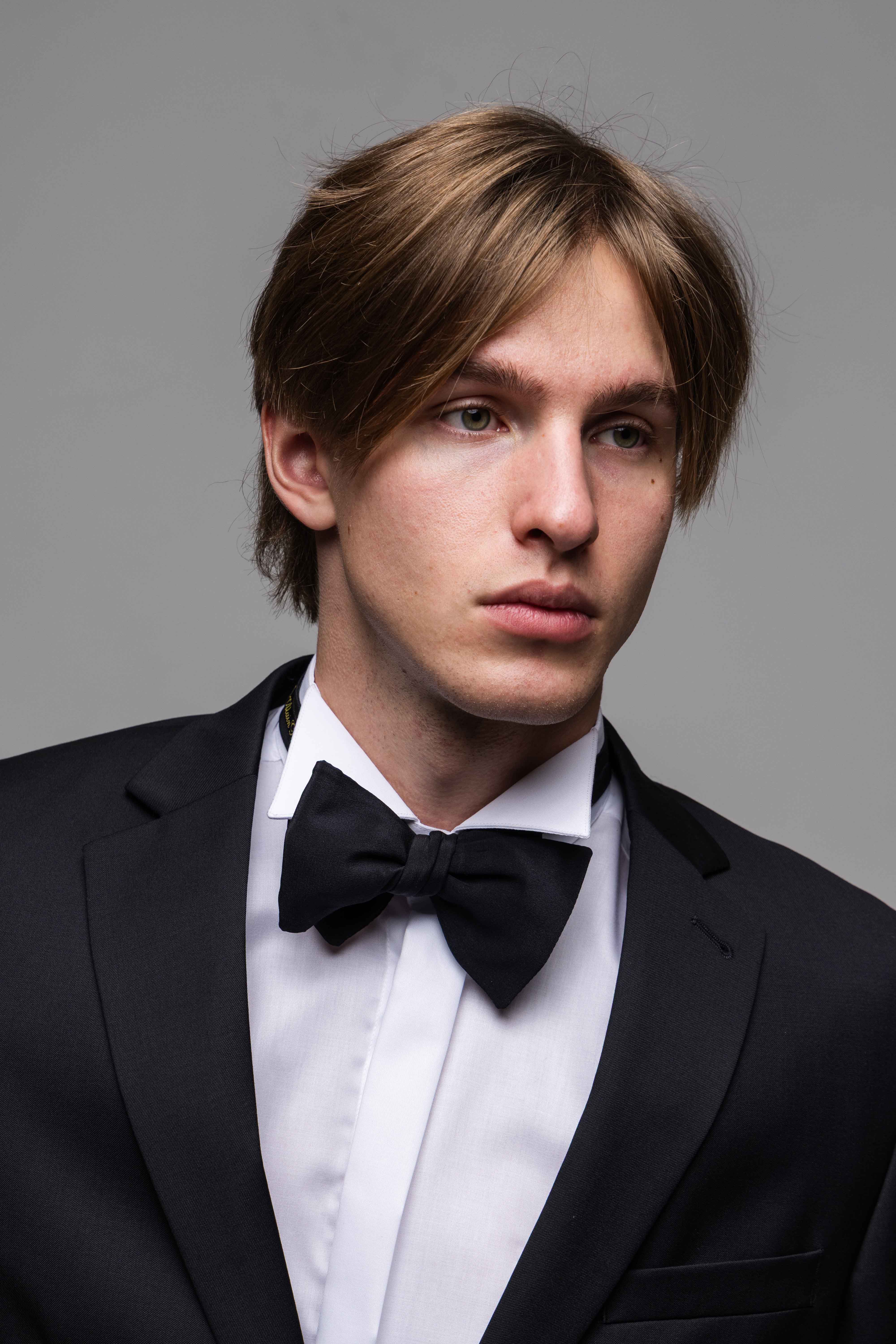 Čierny Slim Fit vlnený oblek