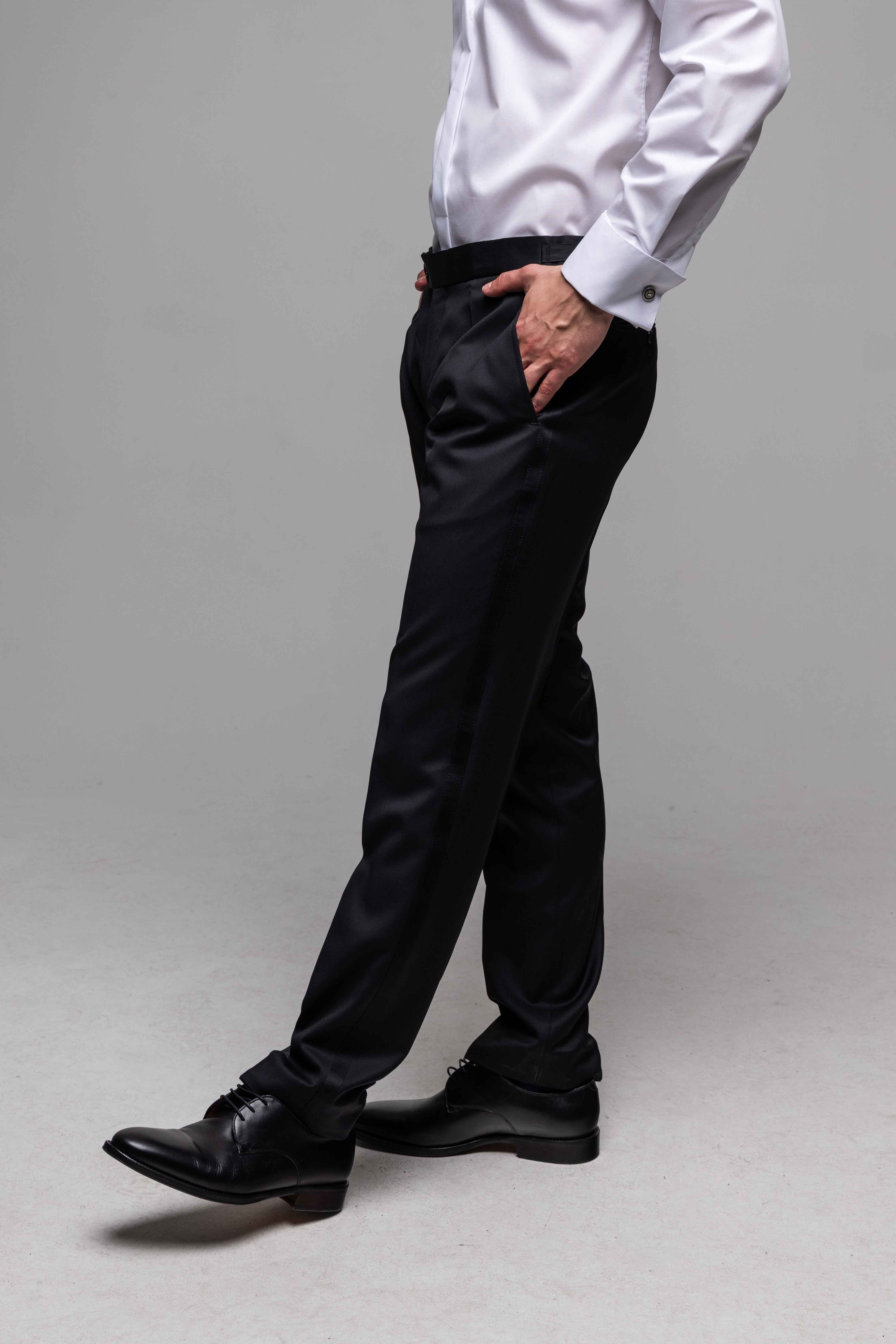 Čierny vlnený smoking