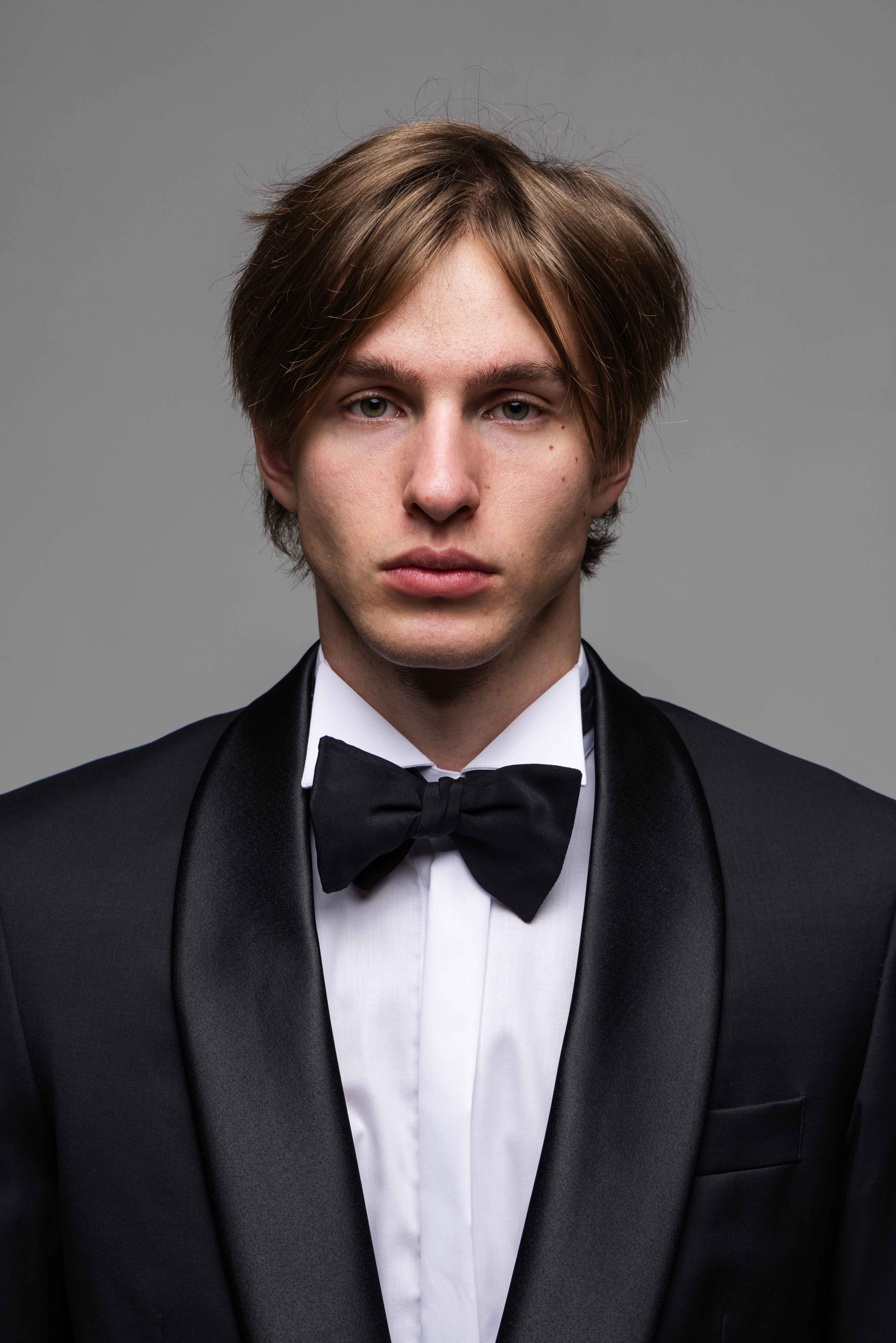 Čierny vlnený smoking