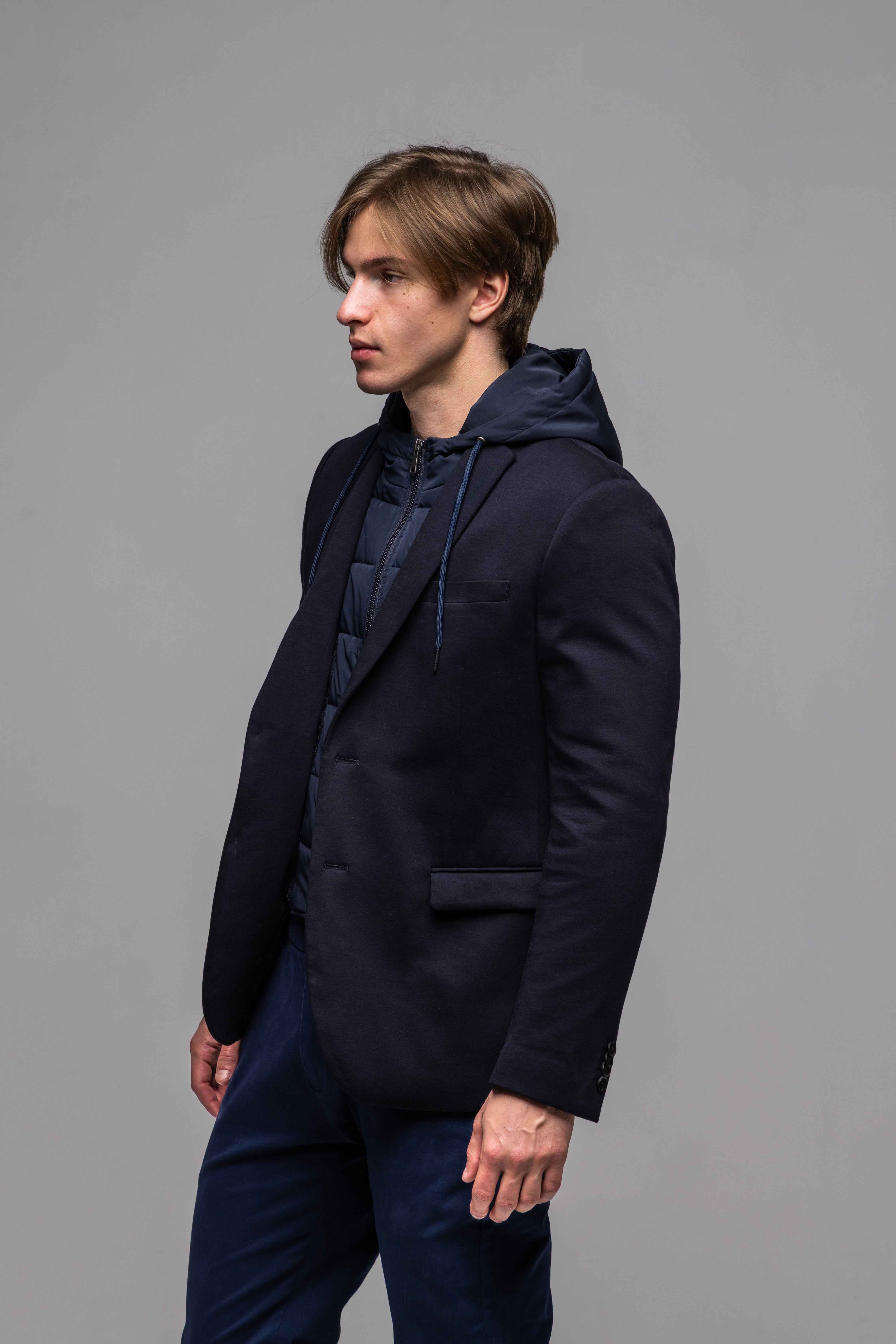 Tmavomodré sako s odnímateľnou vsadkou a kapučnou