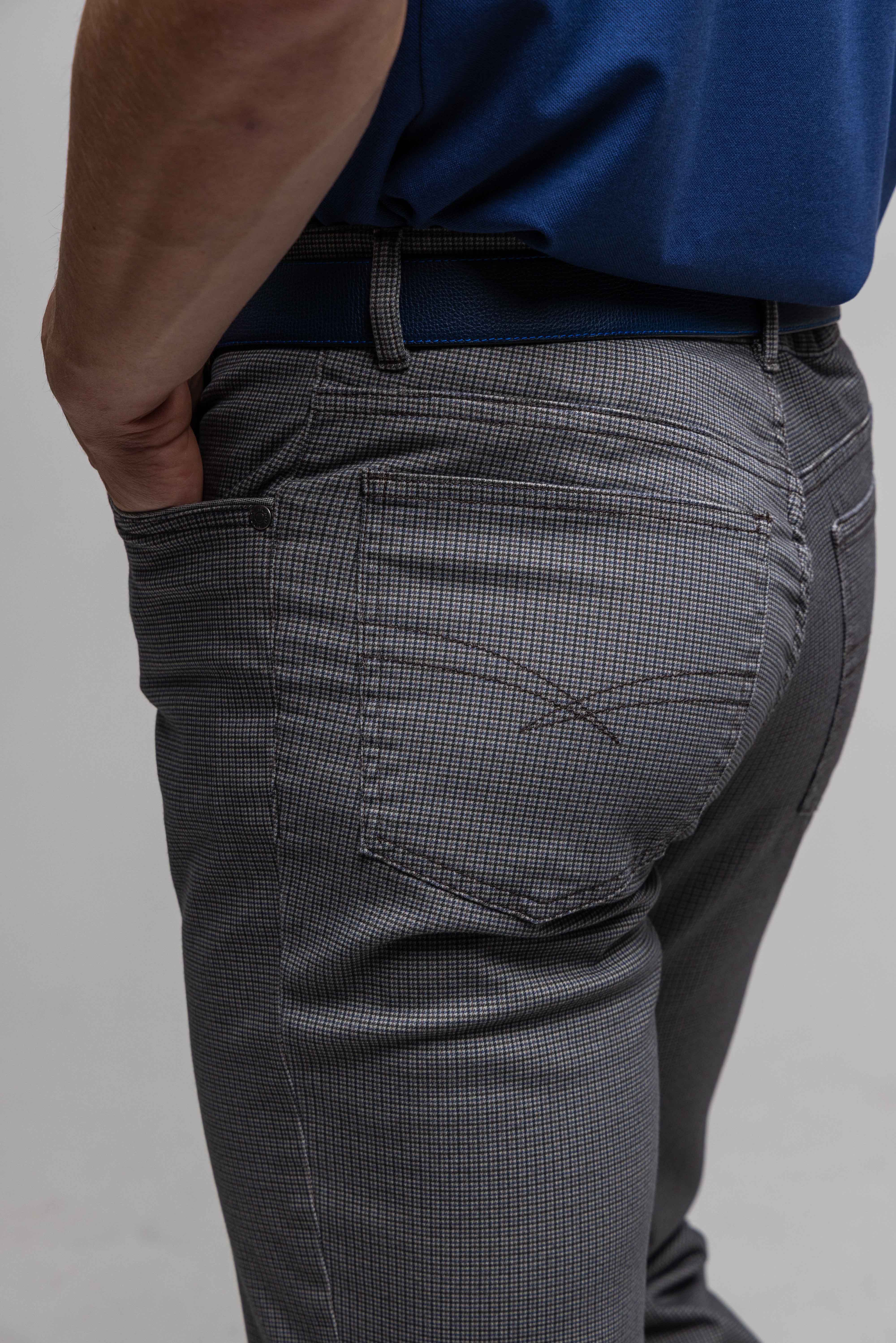 Šedohnedé voľnočasové nohavice s pepito vzorom