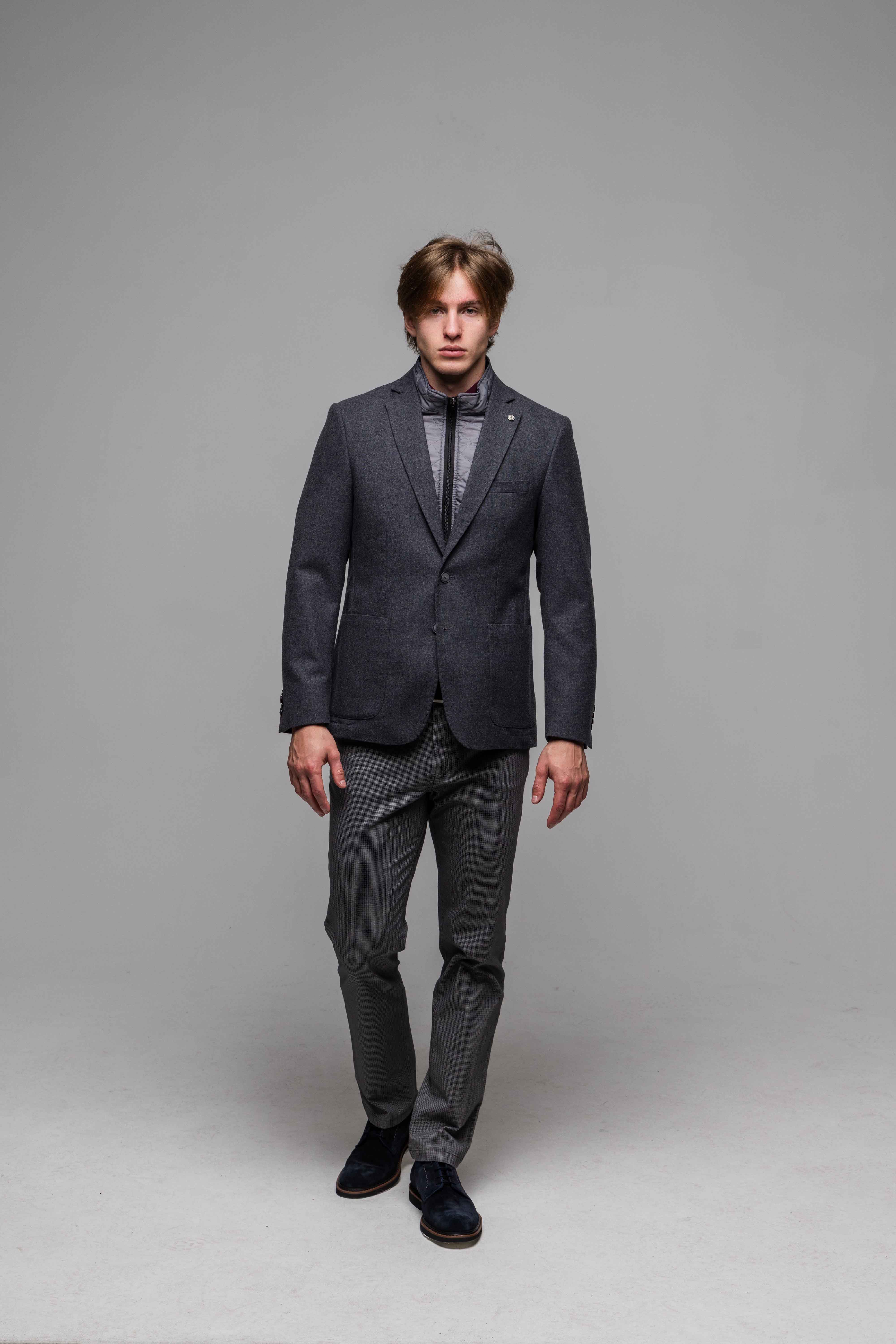 Šedé sako s odnímateľnou vsadkou