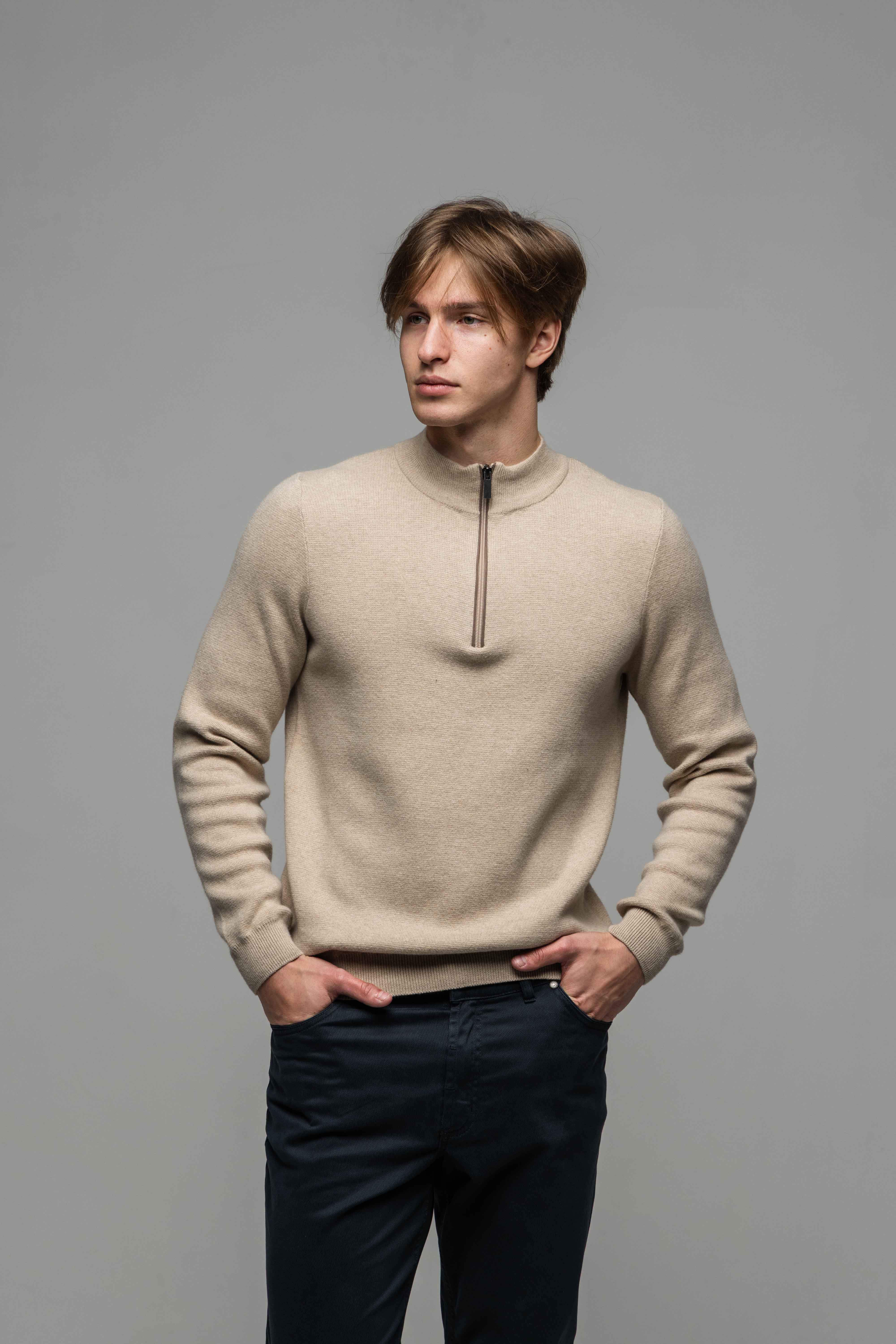 Béžový pulóver so zipsom