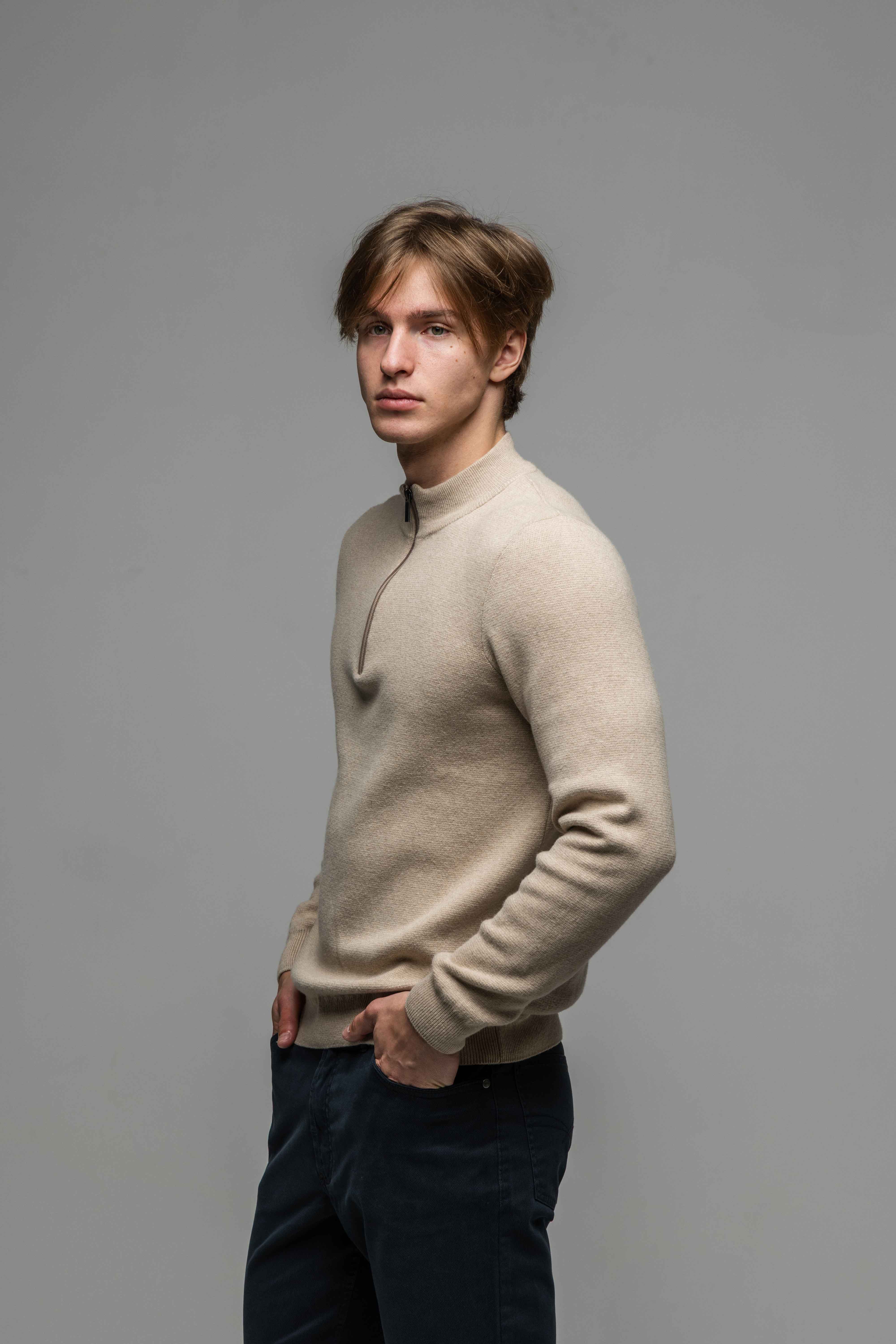 Béžový pulóver so zipsom