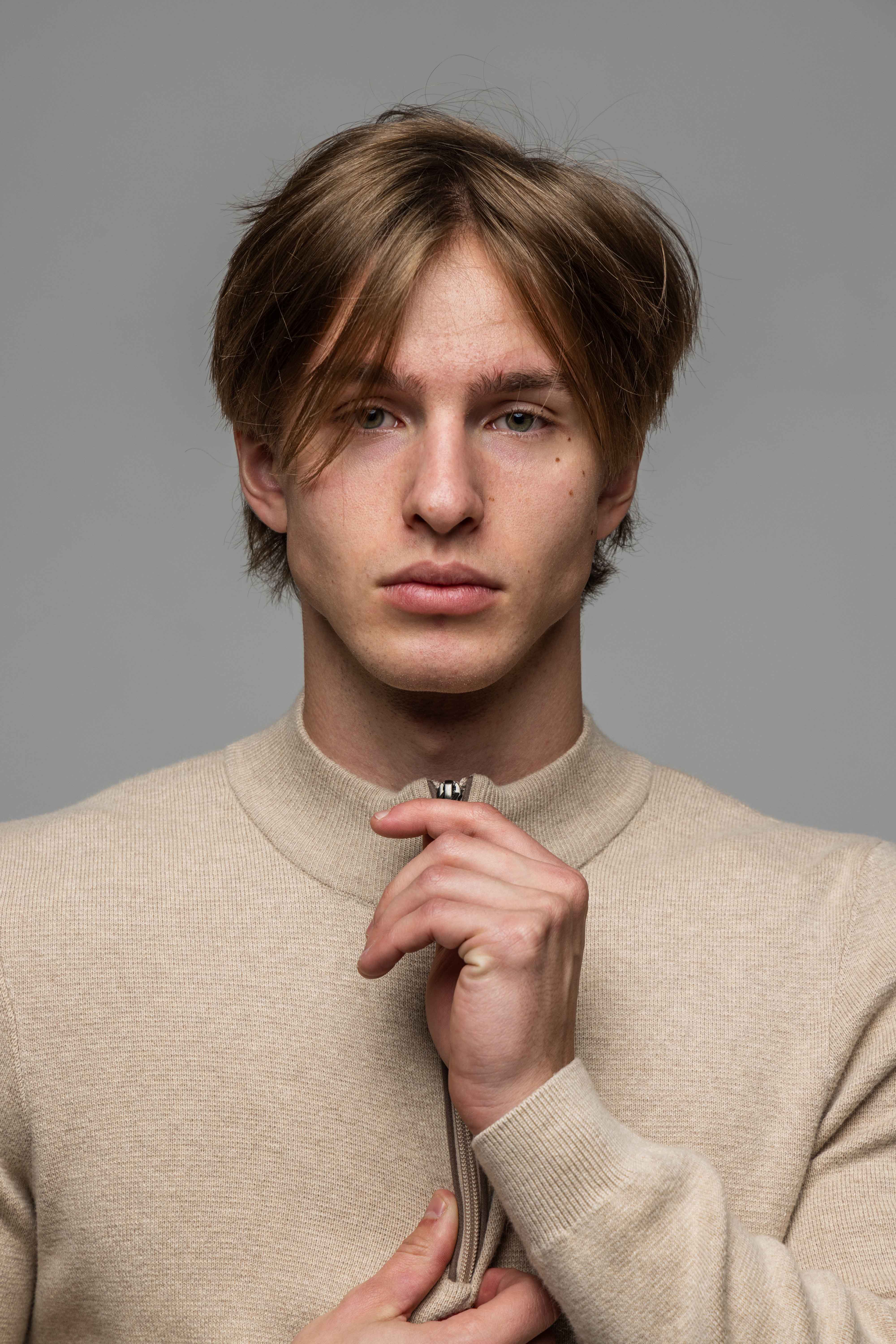 Béžový pulóver so zipsom