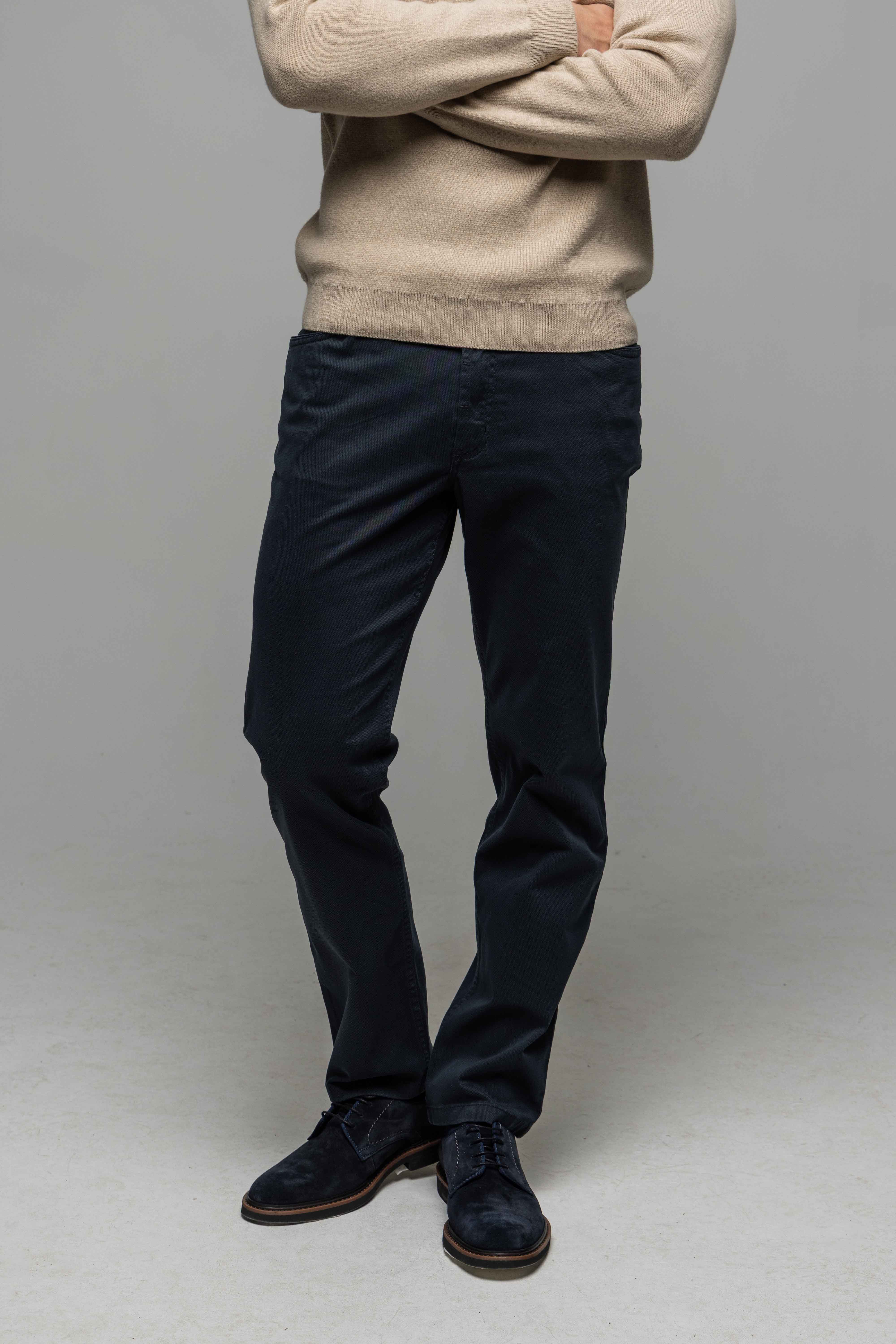 Modro sivé voľnočasové nohavice so vzorom