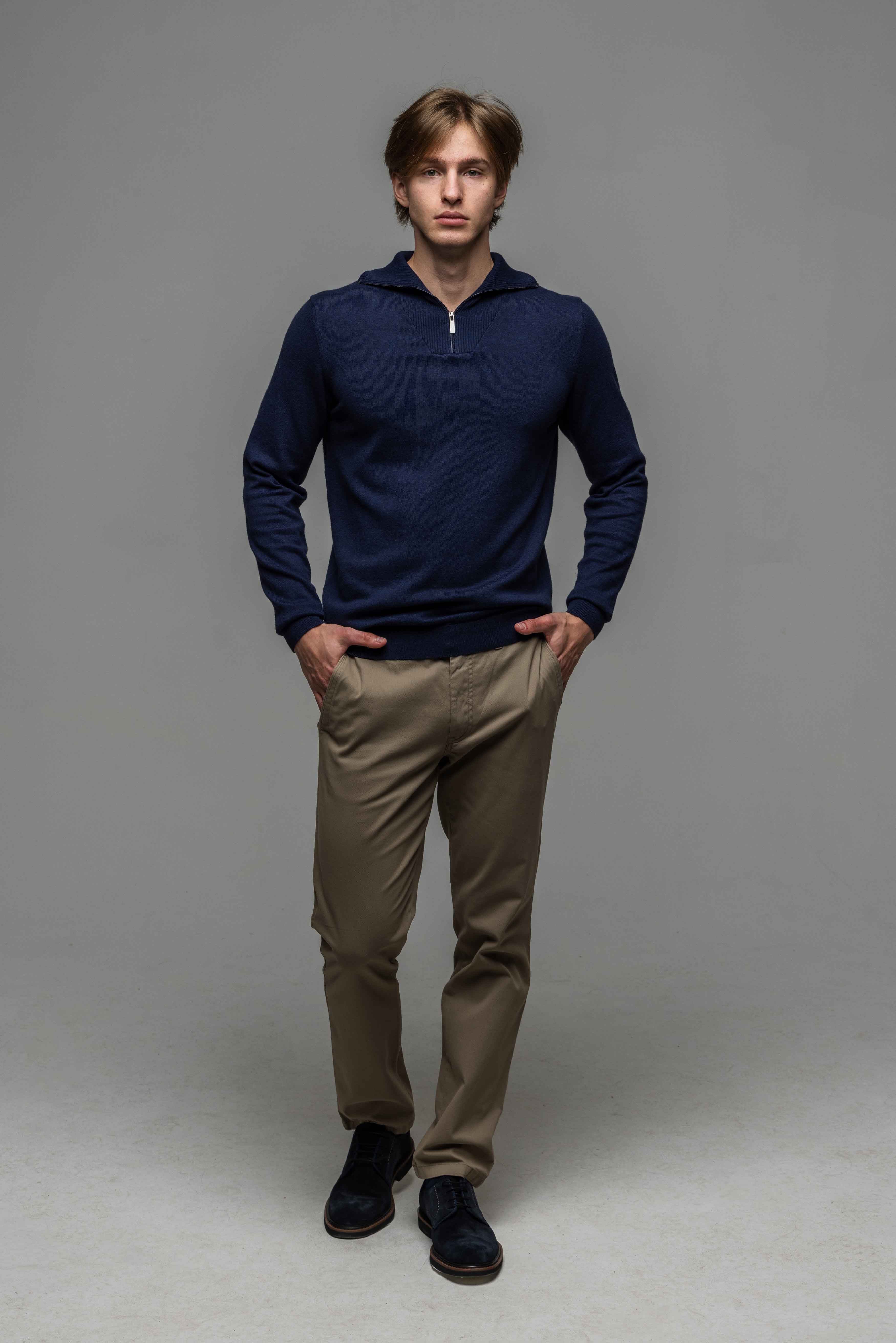 Modrý pulóver so zipsom