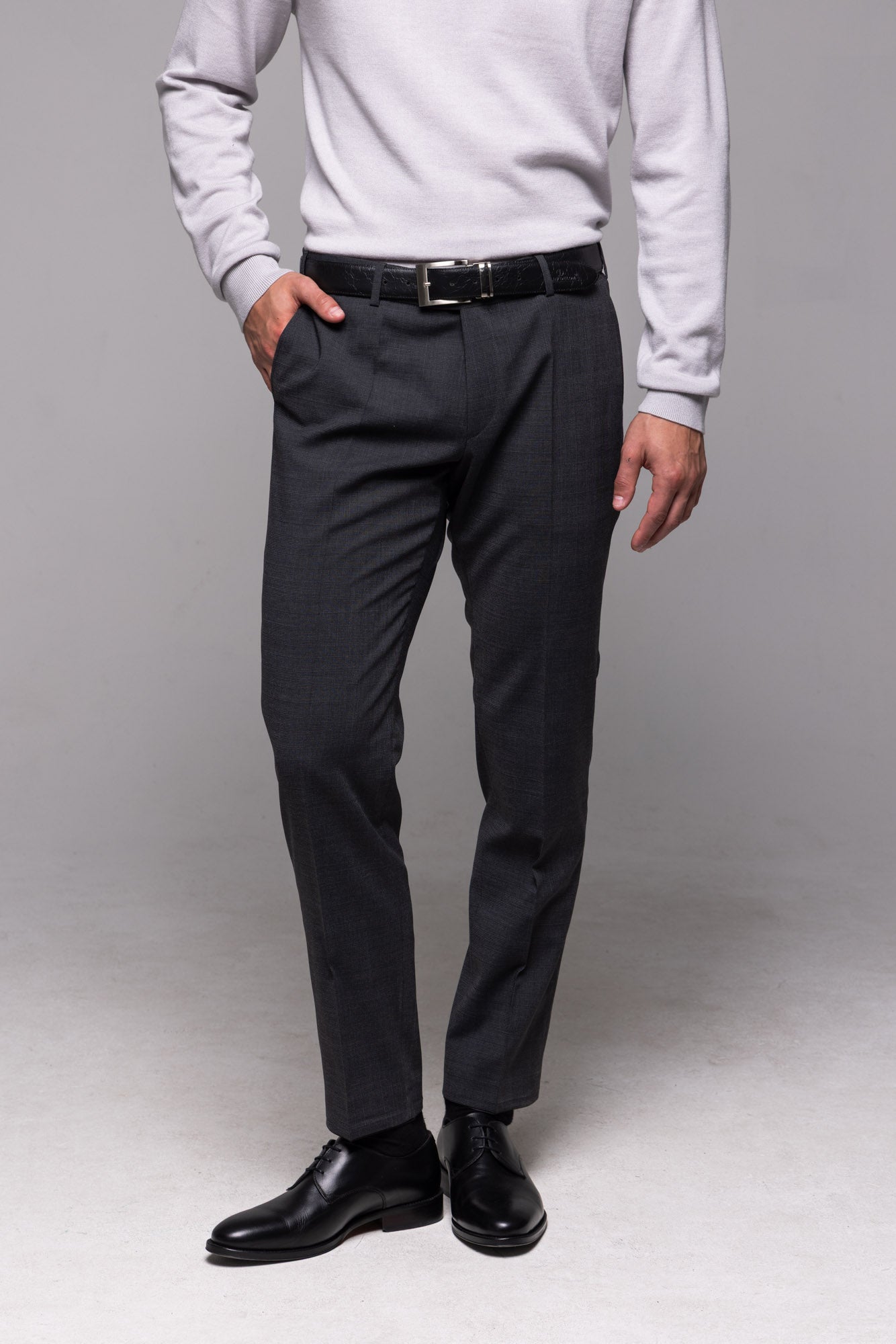 Šedý Slim Fit oblek so sivým károm
