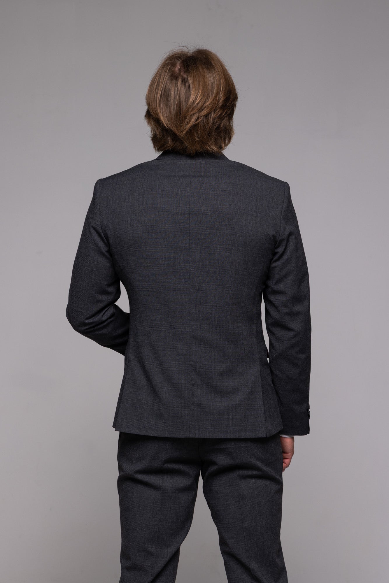 Šedý Slim Fit oblek so sivým károm