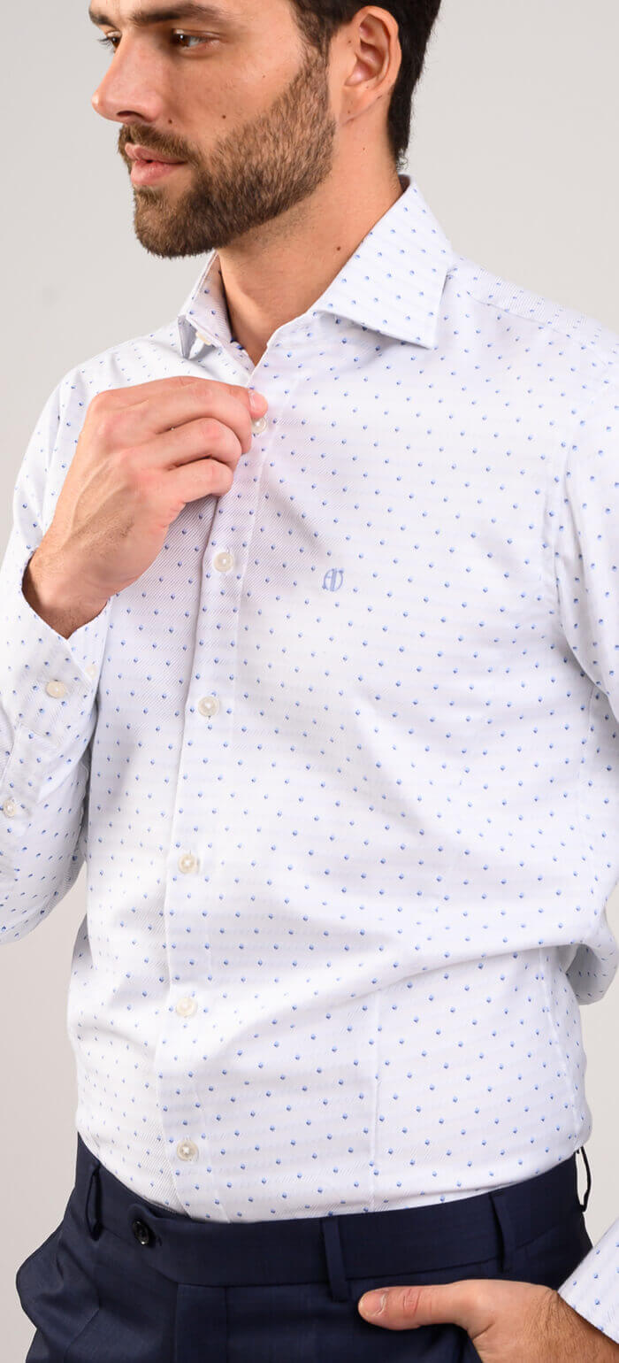 Biela Classic Fit košeľa so vzorom modrých kosoštvorcov