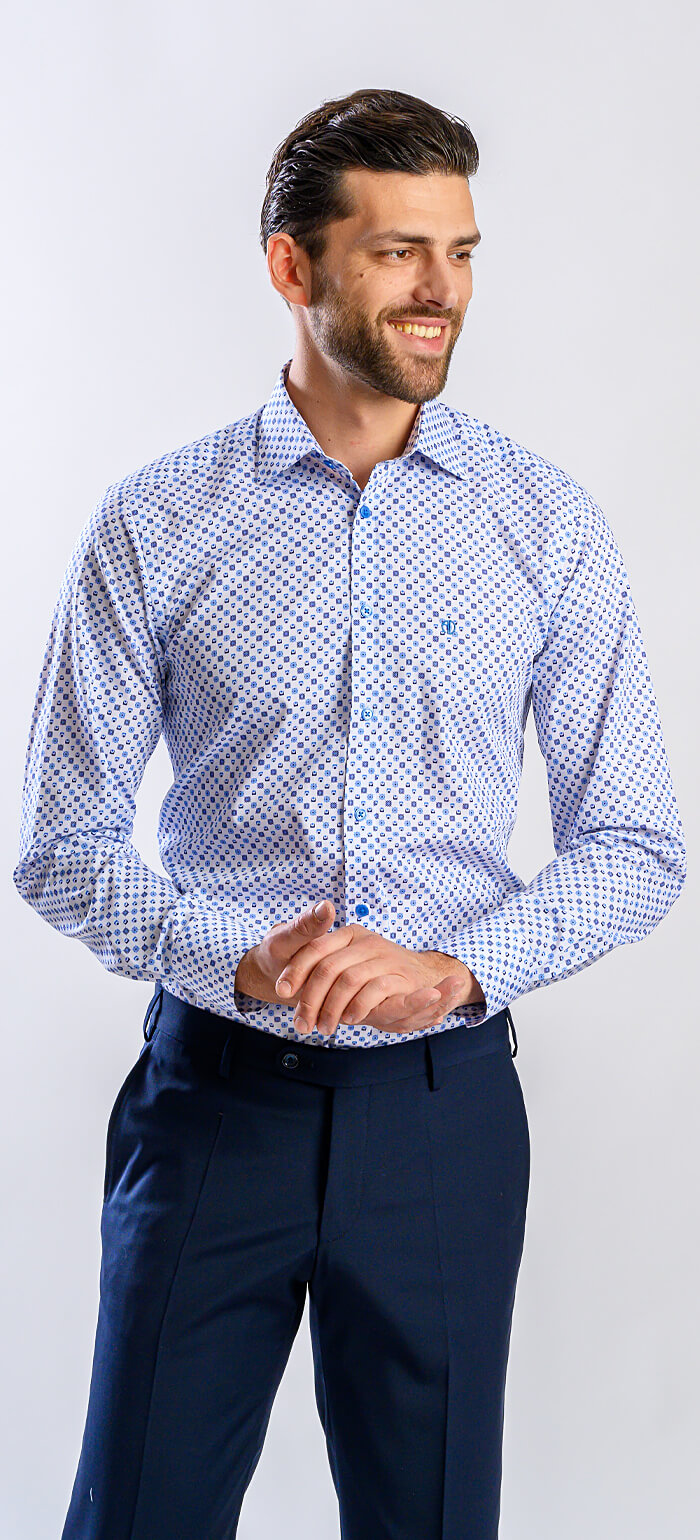 Biela Slim Fit košeľa s modrým vzorom