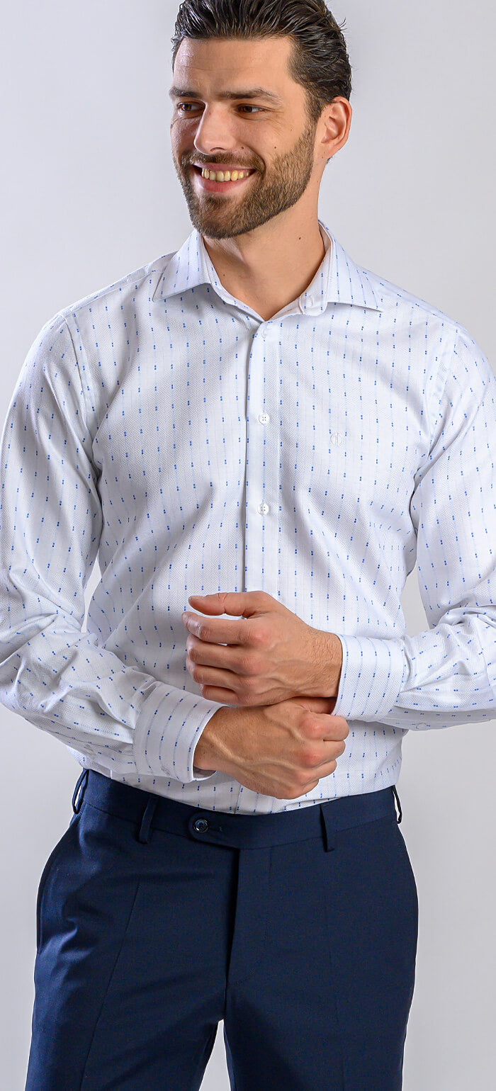 Biela Slim Fit košeľa s modrými pásikmi