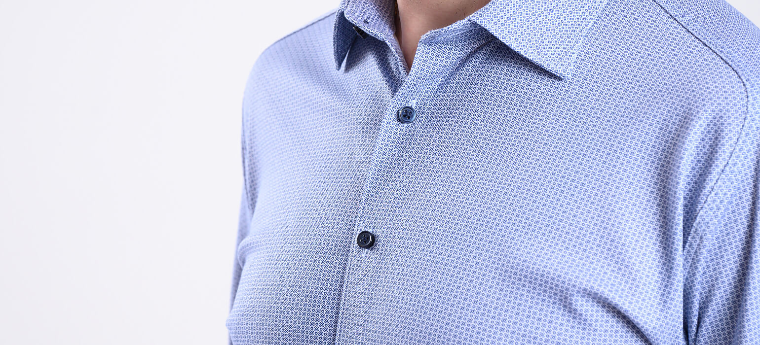 Bielo-modrá vzorovaná strečová Extra Slim Fit košeľa s nekrčivou úpravou