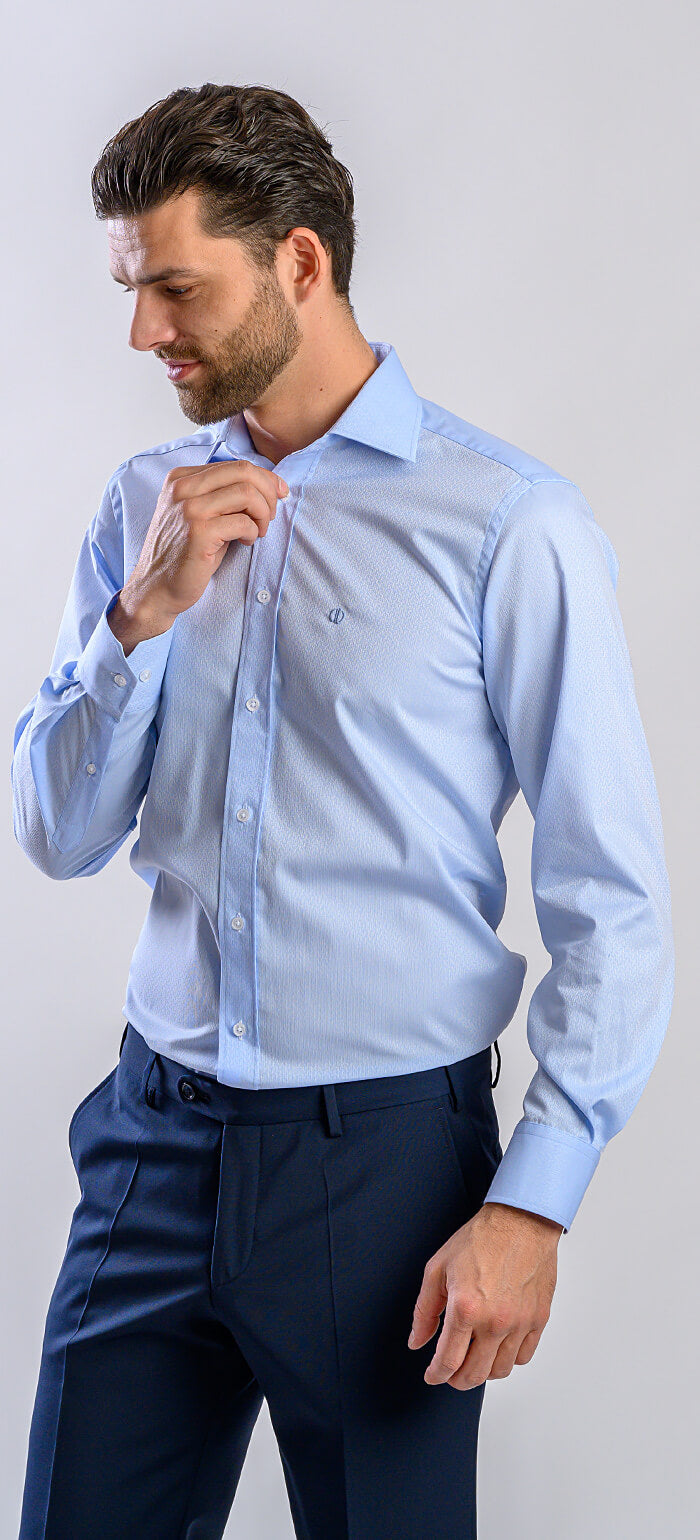 Bledomodrá Slim Fit košeľa s jemným vzorom vlniek
