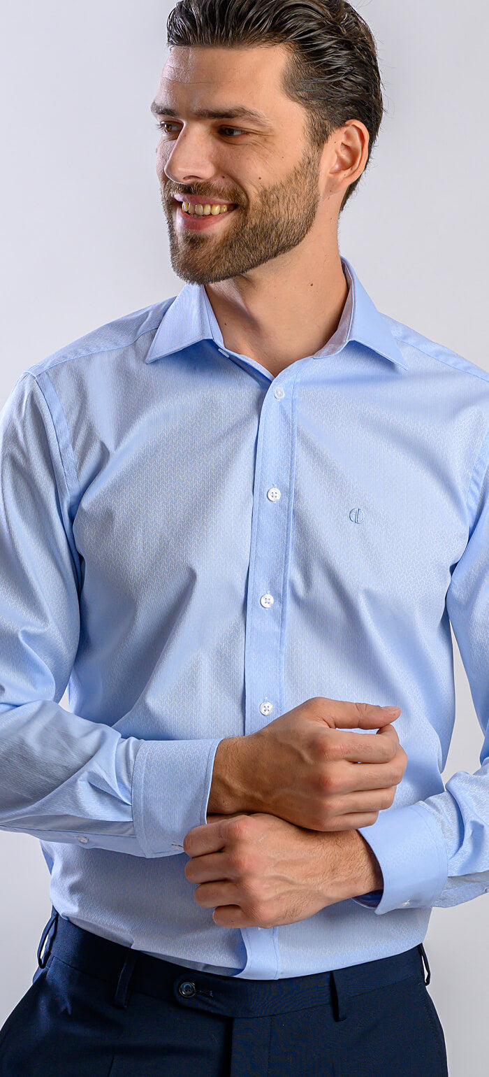 Bledomodrá Slim Fit košeľa s jemným vzorom vlniek