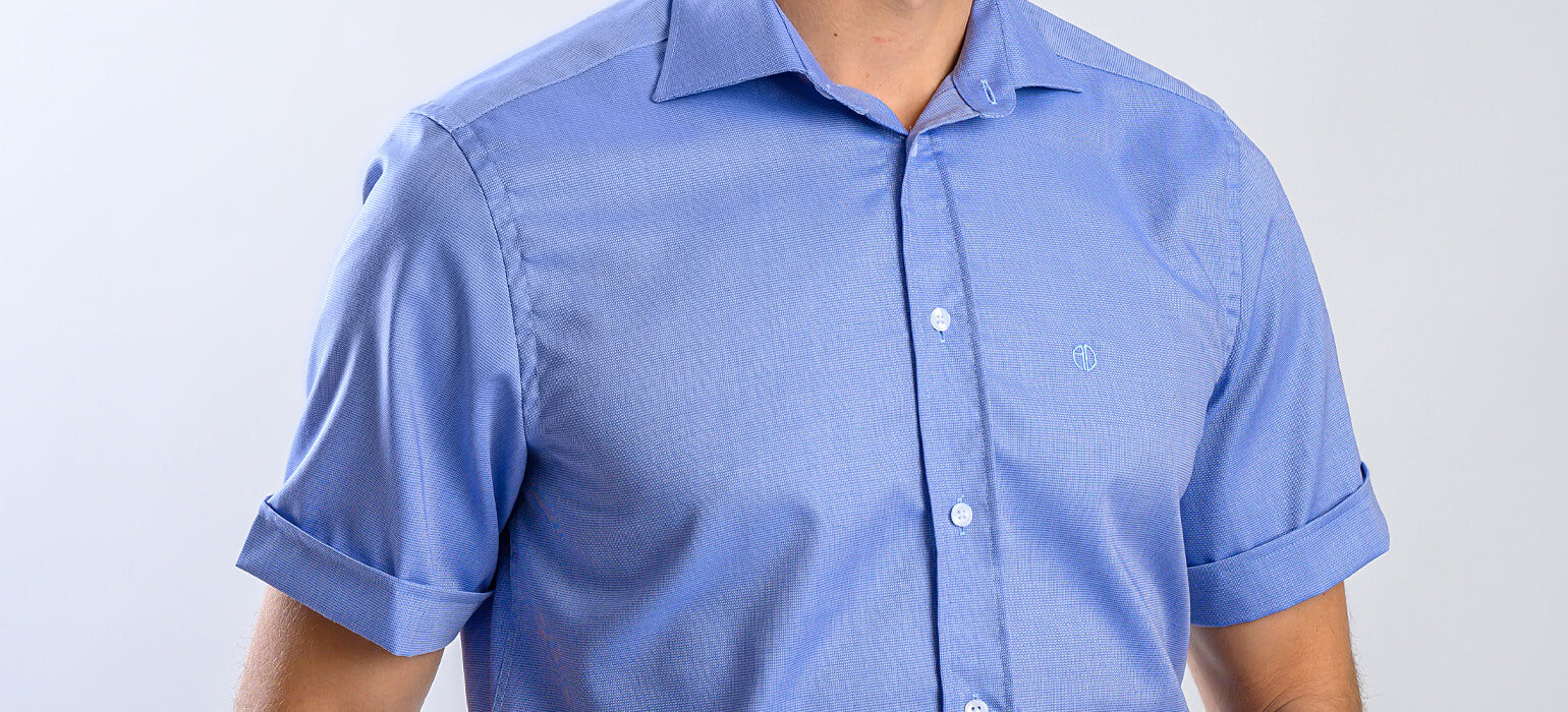 Modrá Classic Fit košeľa s krátkym rukávom a jemným vzorom