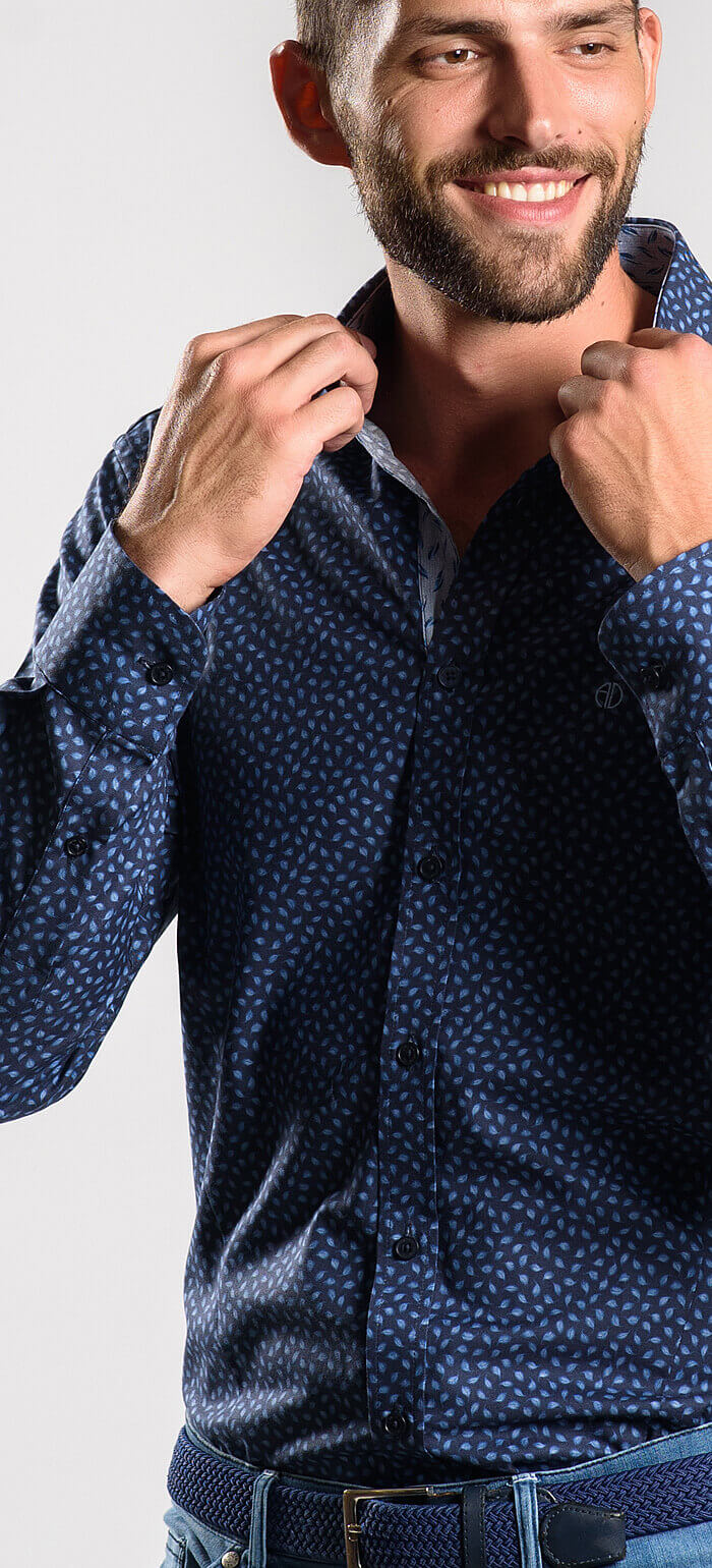 Tmavomodrá Slim Fit košeľa so vzorom